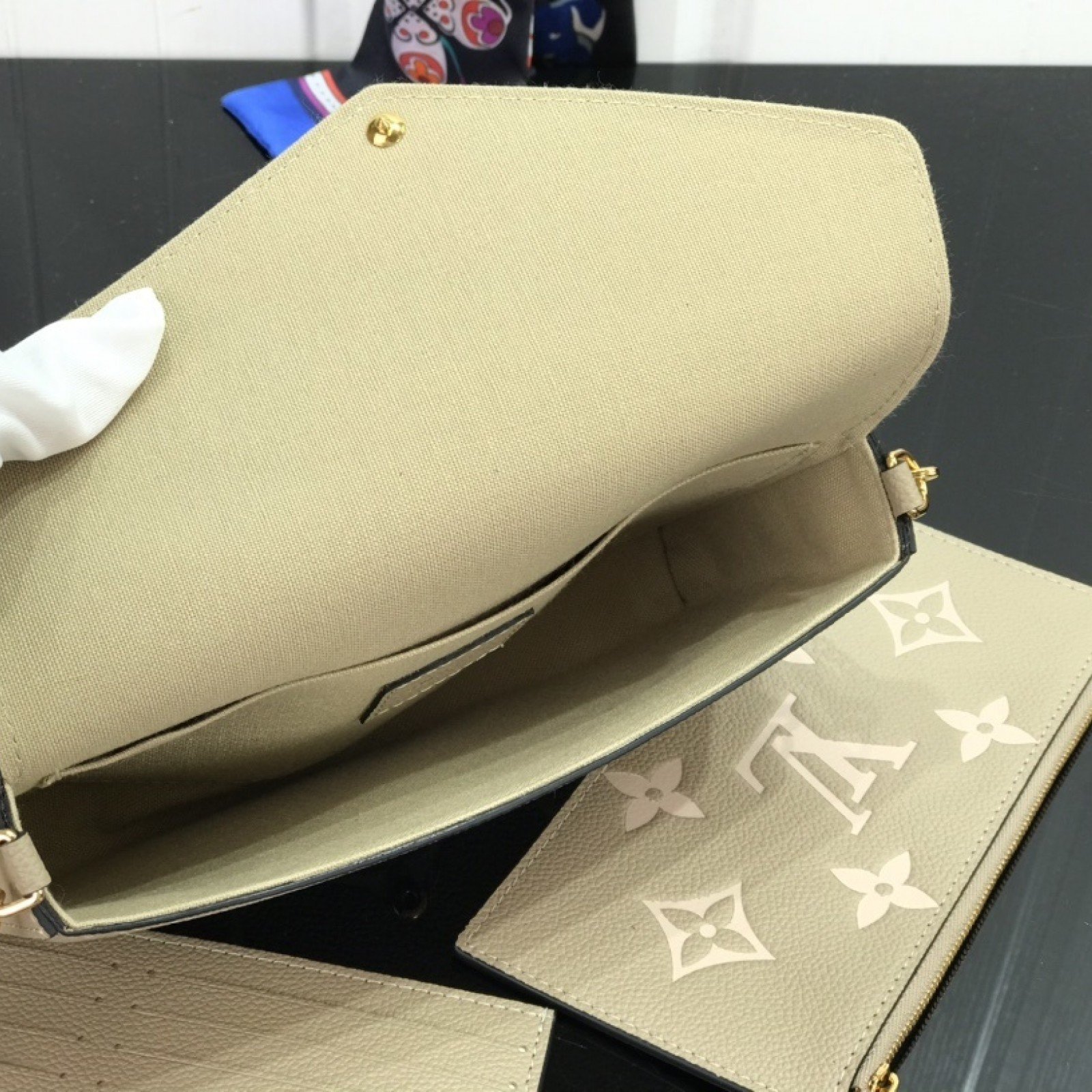 LV FELICIE POCHETTE M69977