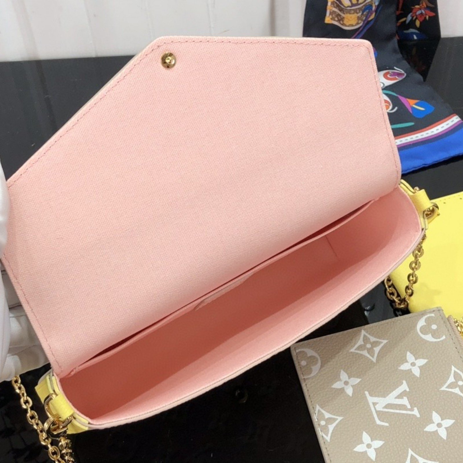 LV FELICIE POCHETTE M81359
