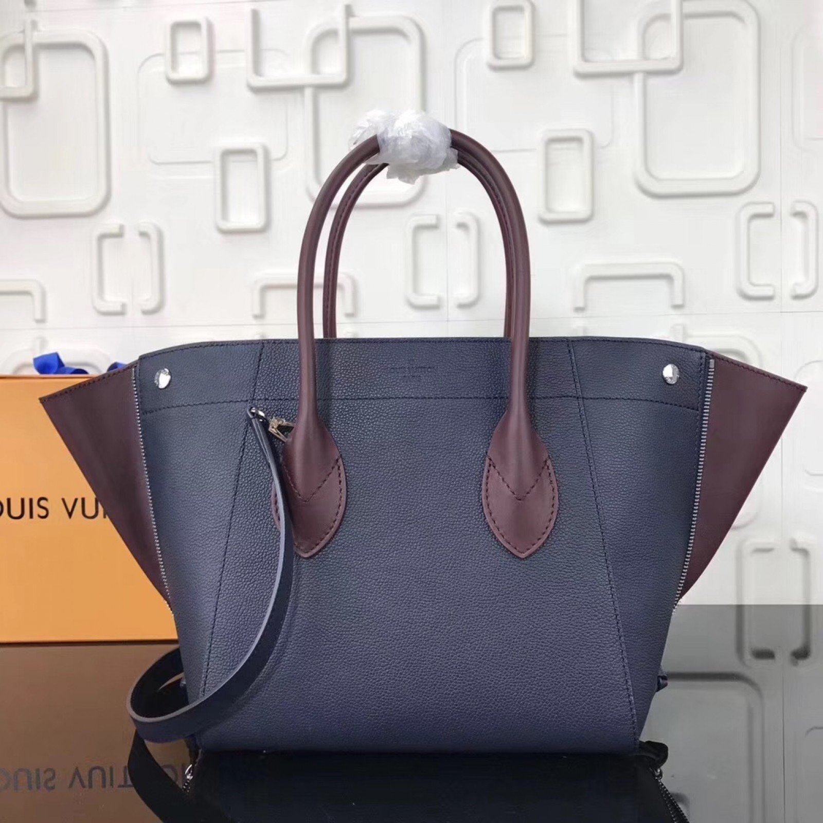 LV FREEDOM Handbag M54843