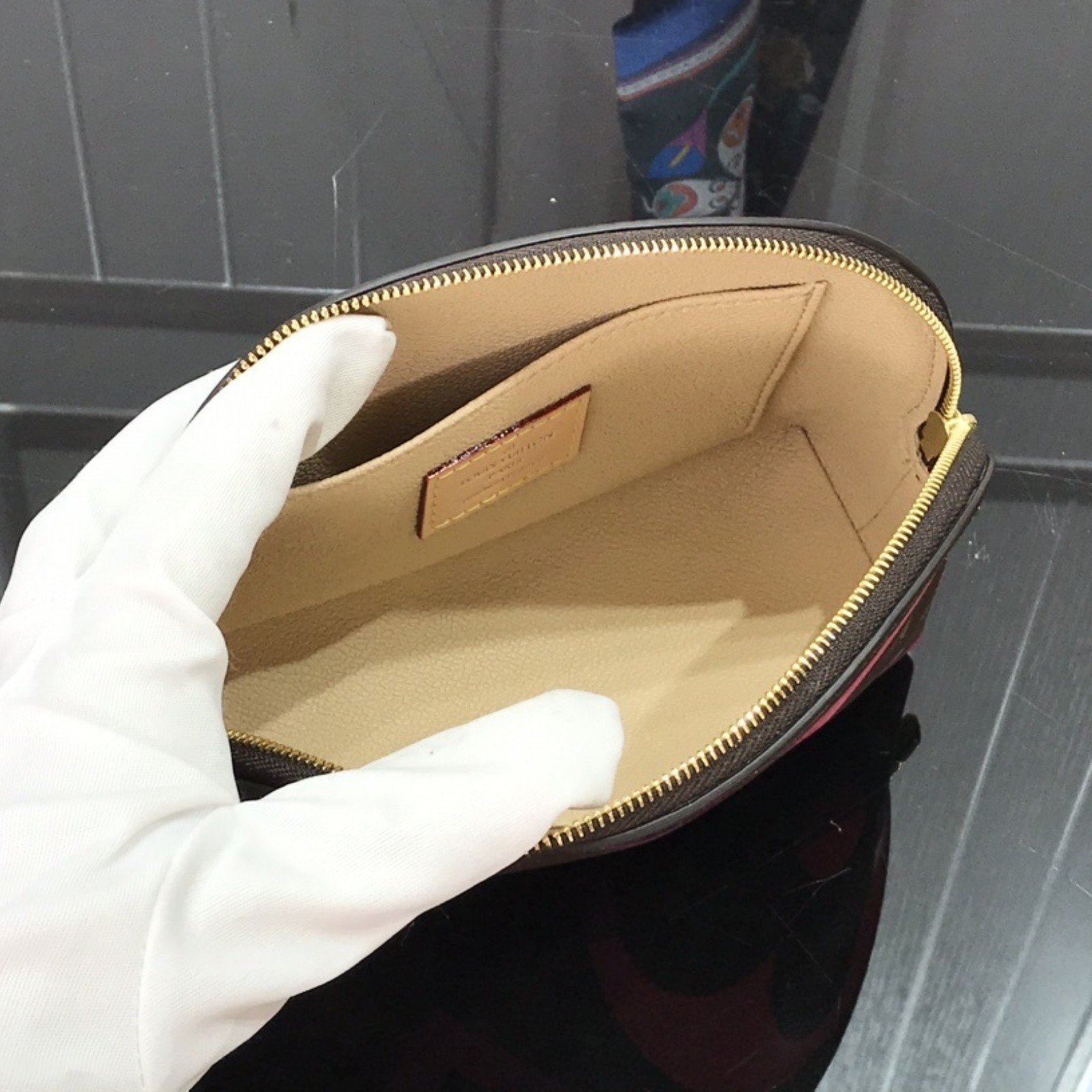LV GAME ON POCHETTE COSMETIQUE M80283