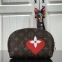 LV GAME ON POCHETTE COSMETIQUE M80283