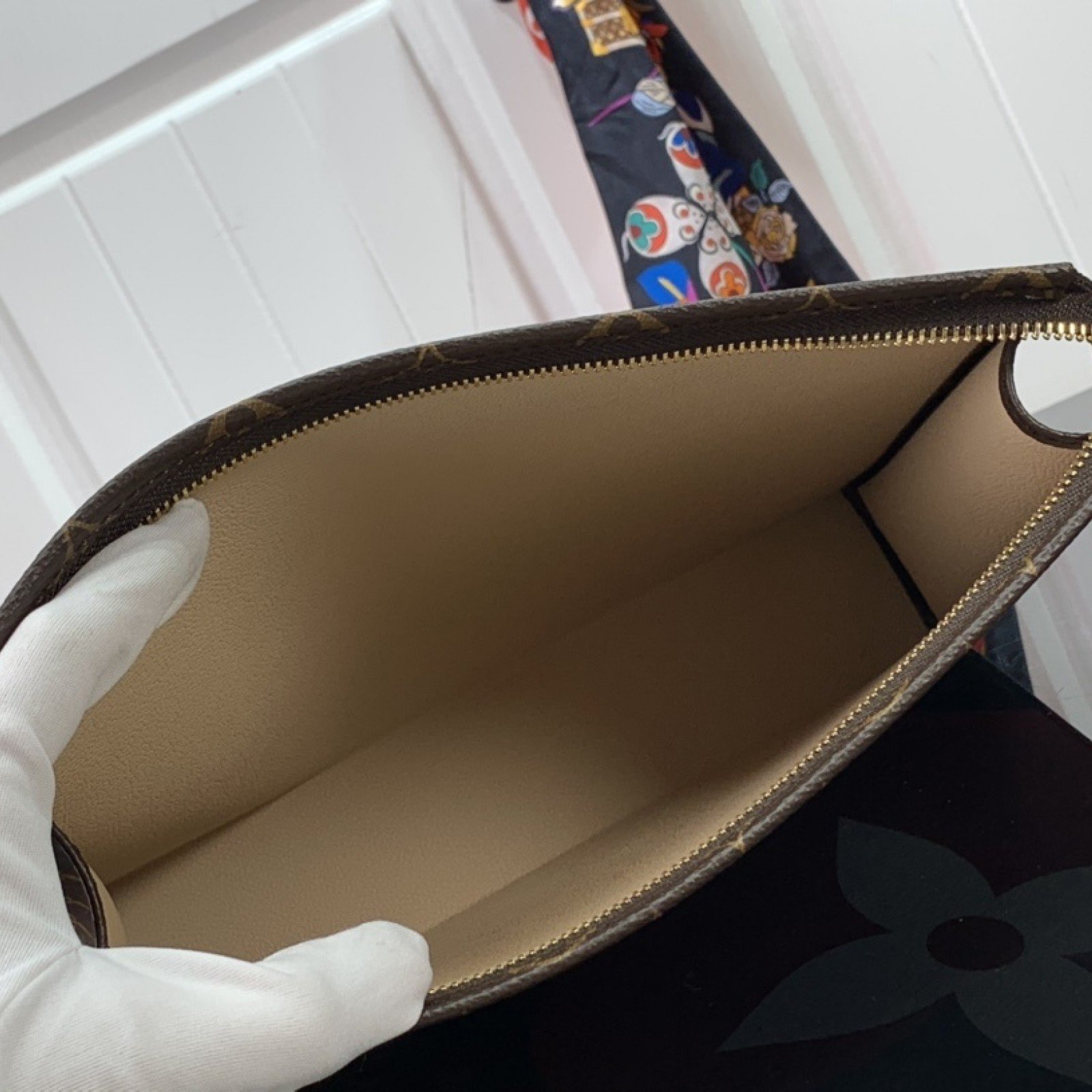 LV GAME ON TOILETRY POUCH 26 M80282