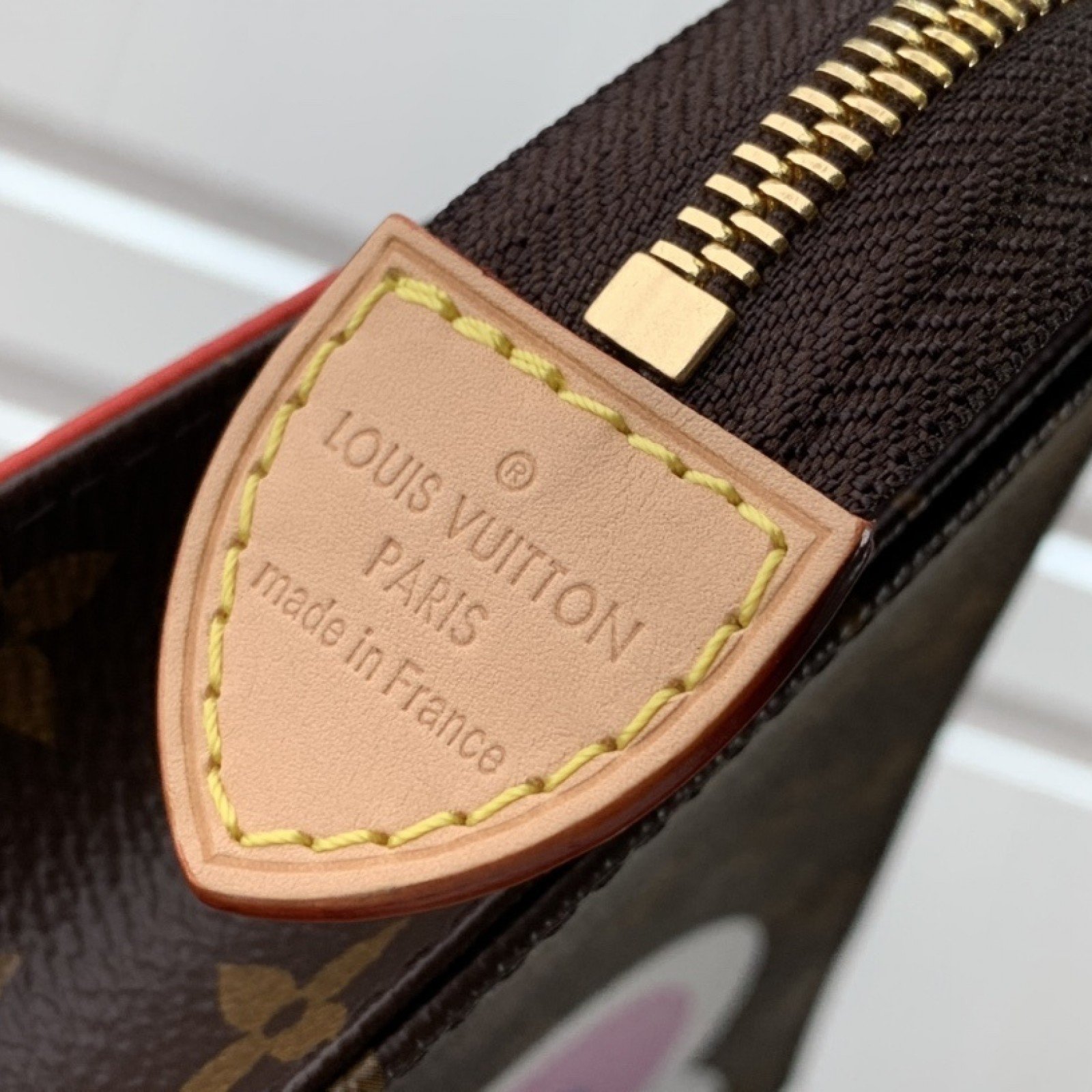 LV GAME ON TOILETRY POUCH 26 M80282