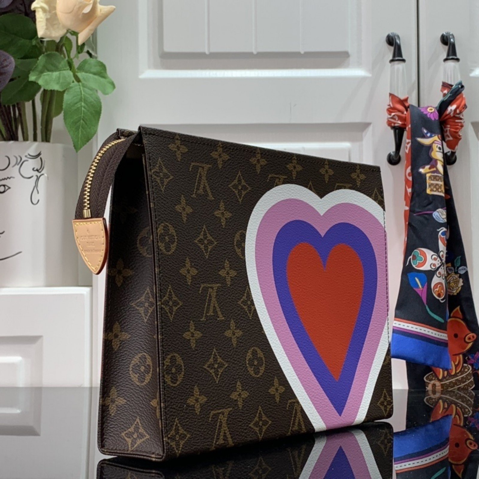 LV GAME ON TOILETRY POUCH 26 M80282