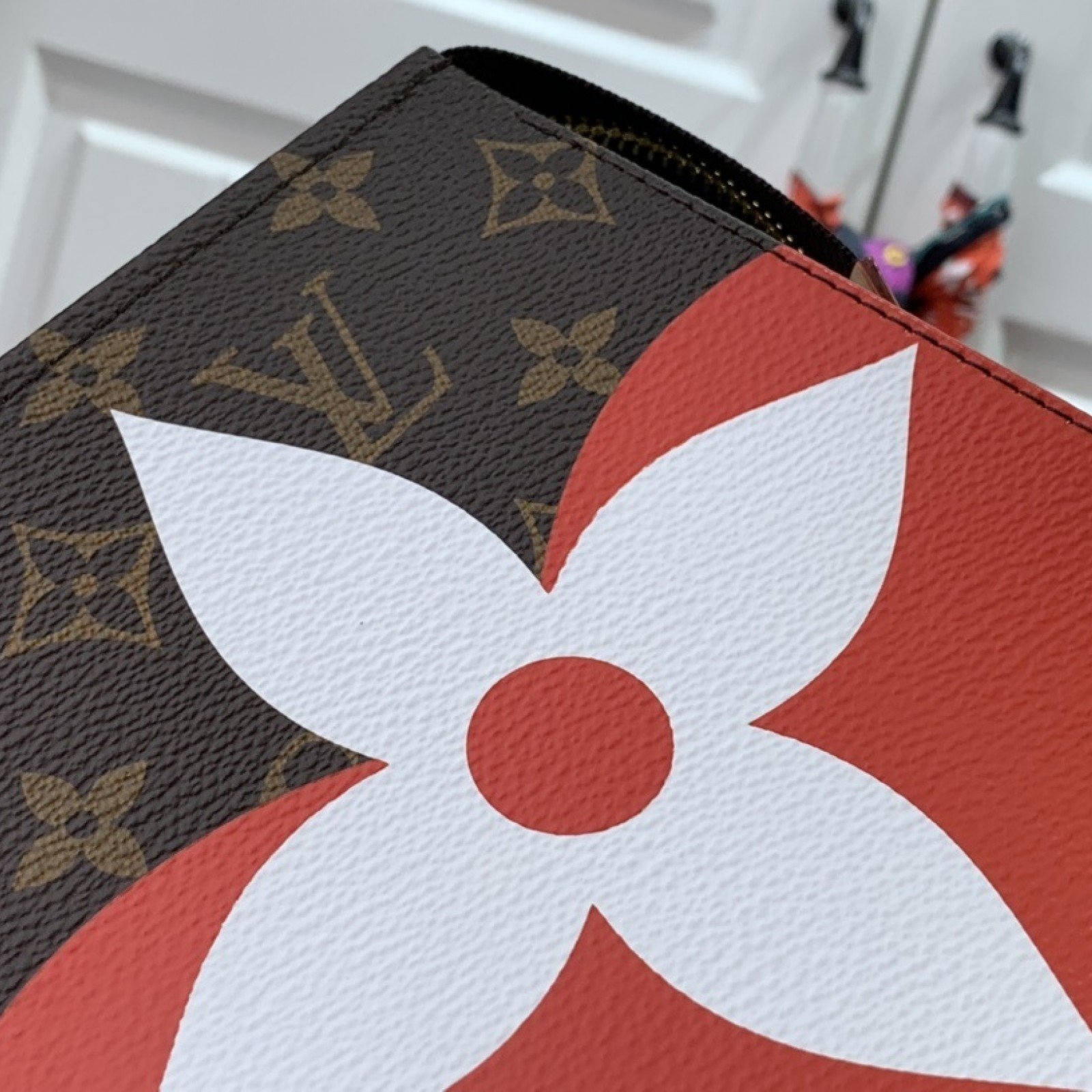 LV GAME ON TOILETRY POUCH 26 M80282