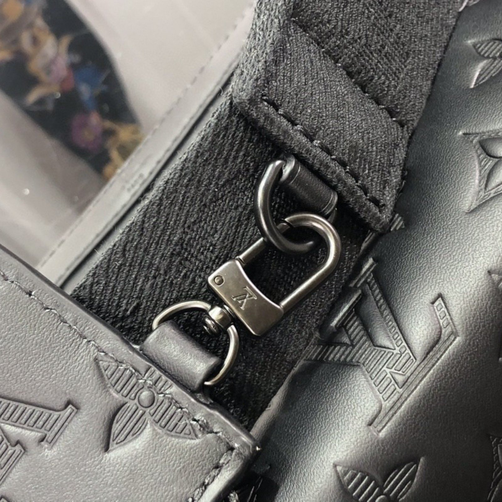 LV GASTON WEARABLE WALLET M81115
