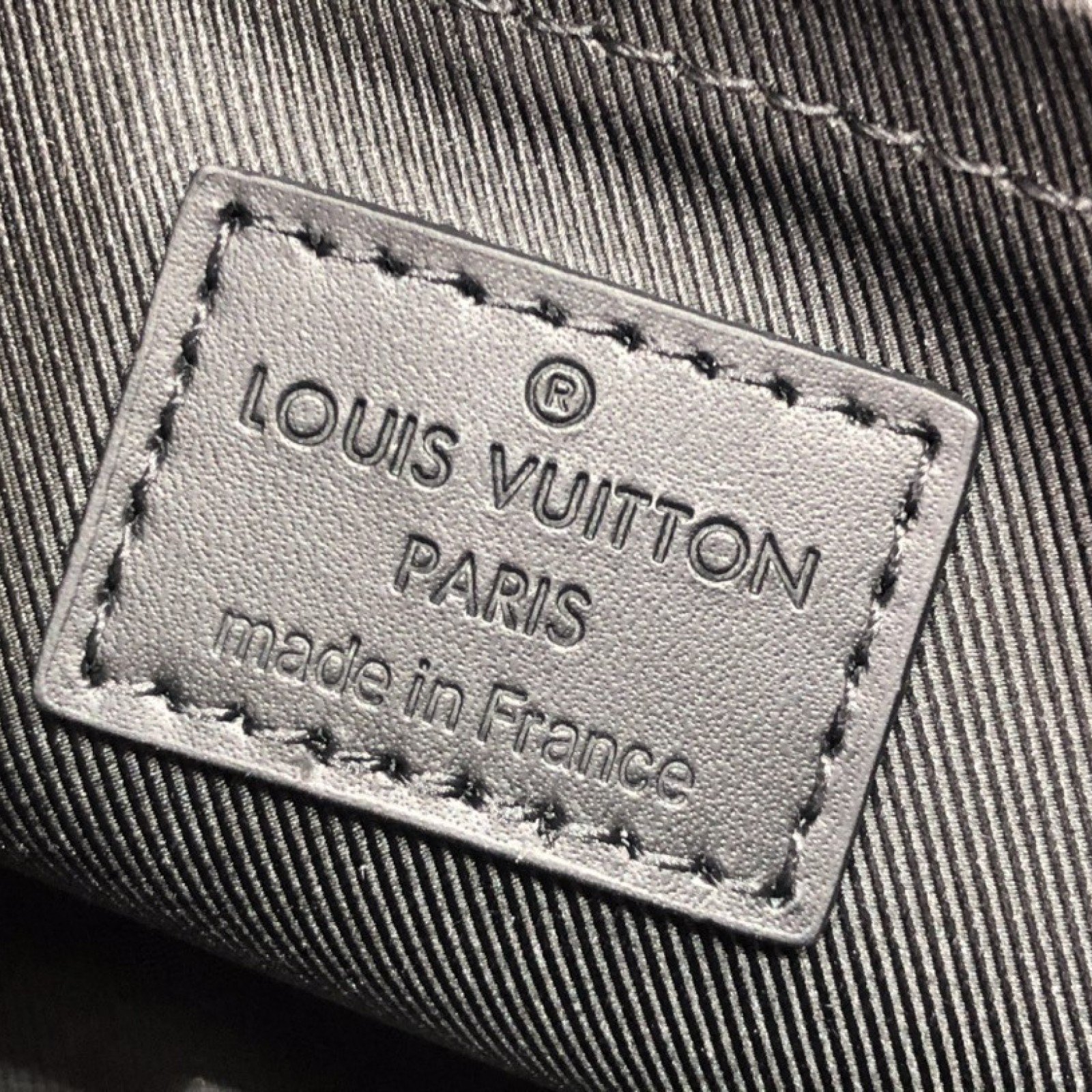 LV GASTON WEARABLE WALLET M81115