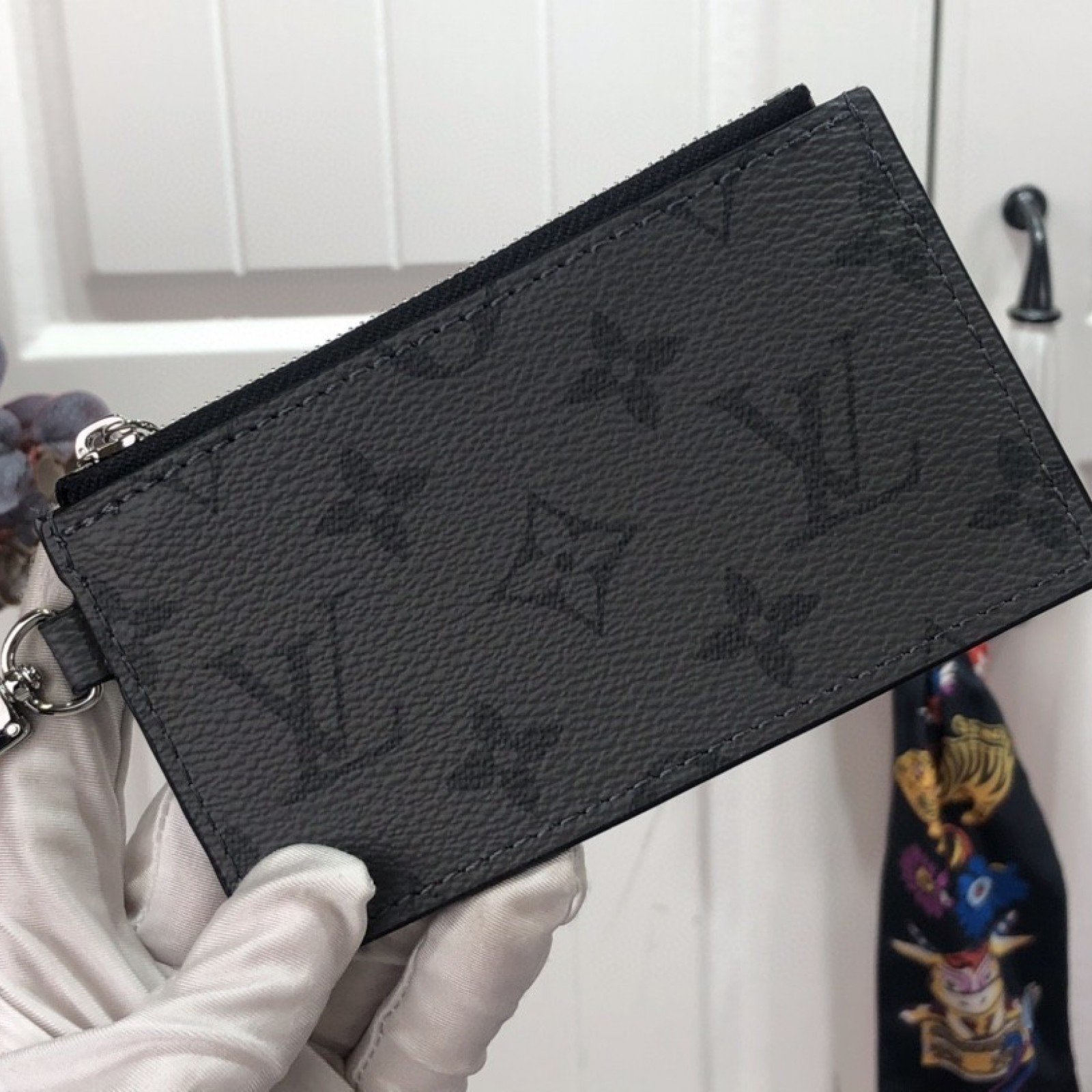 LV GASTON WEARABLE WALLET M81124