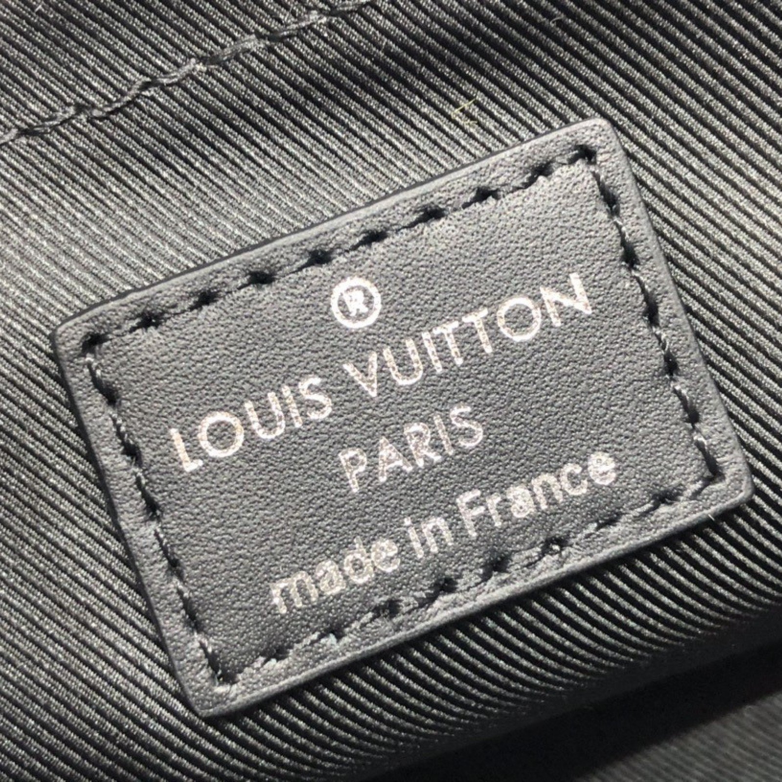 LV GASTON WEARABLE WALLET M81124