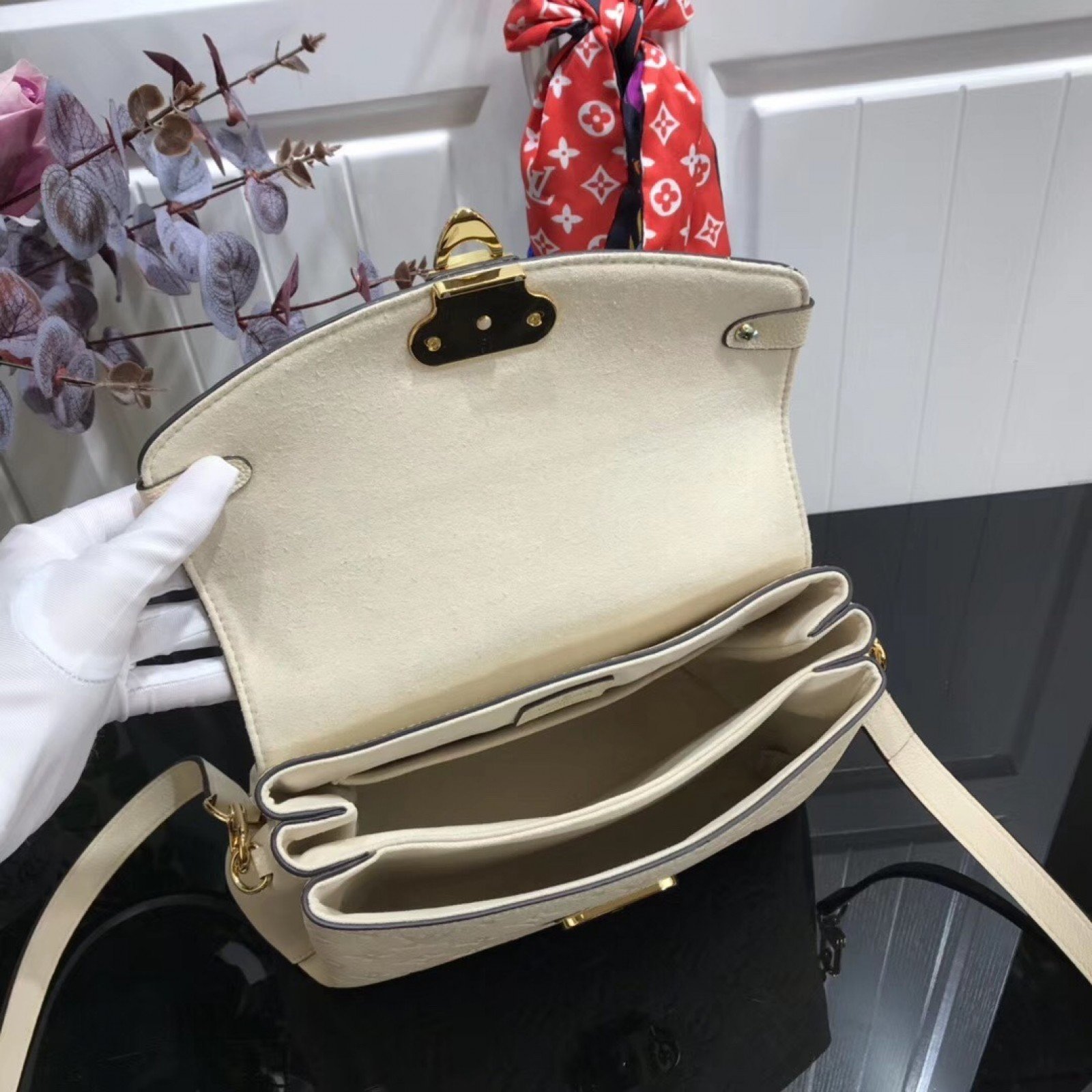 LV GEORGES BB  M53941
