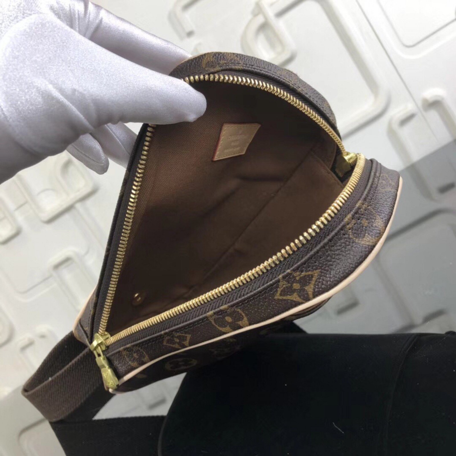 LV GERONIMOS Bag M51870