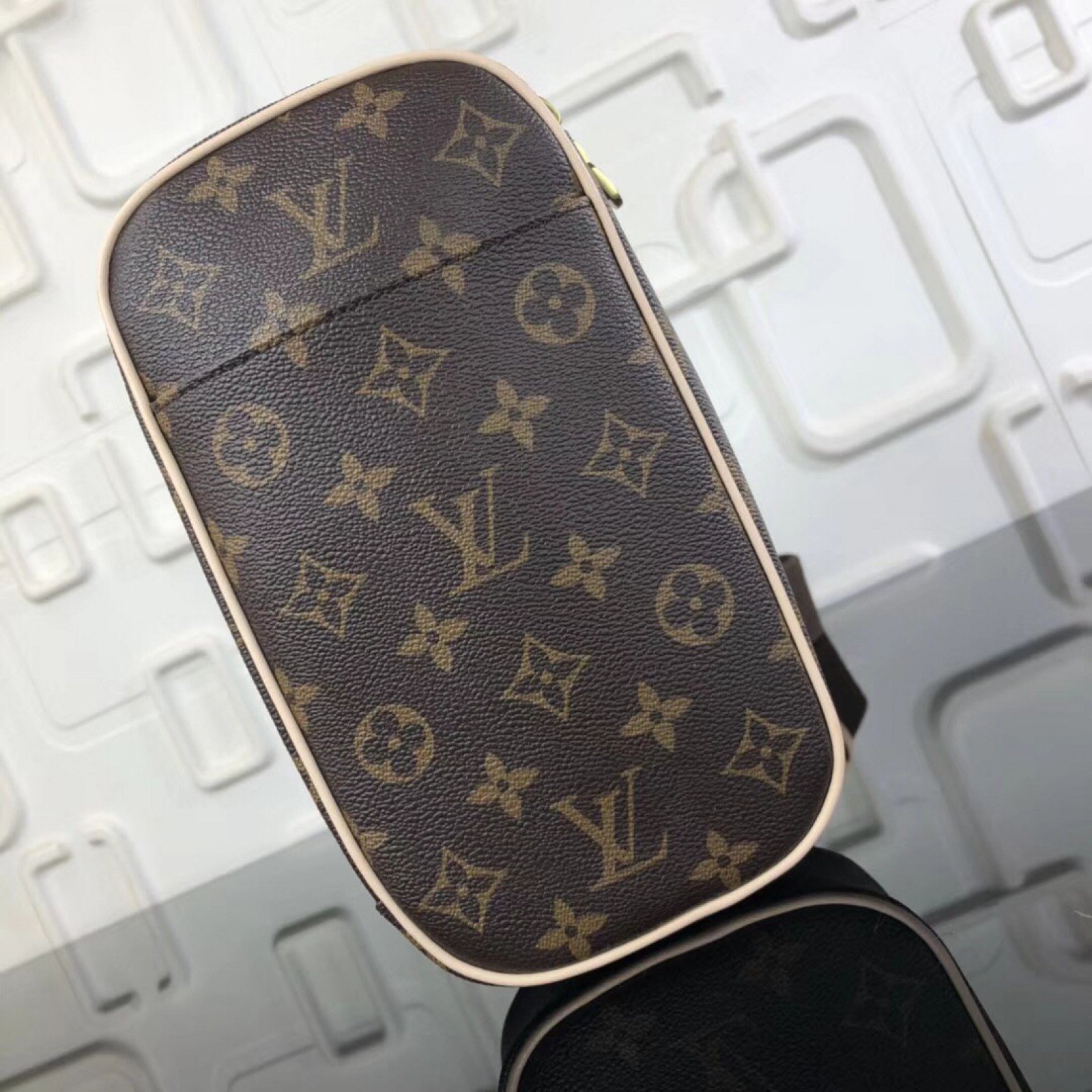 LV GERONIMOS Bag M51870