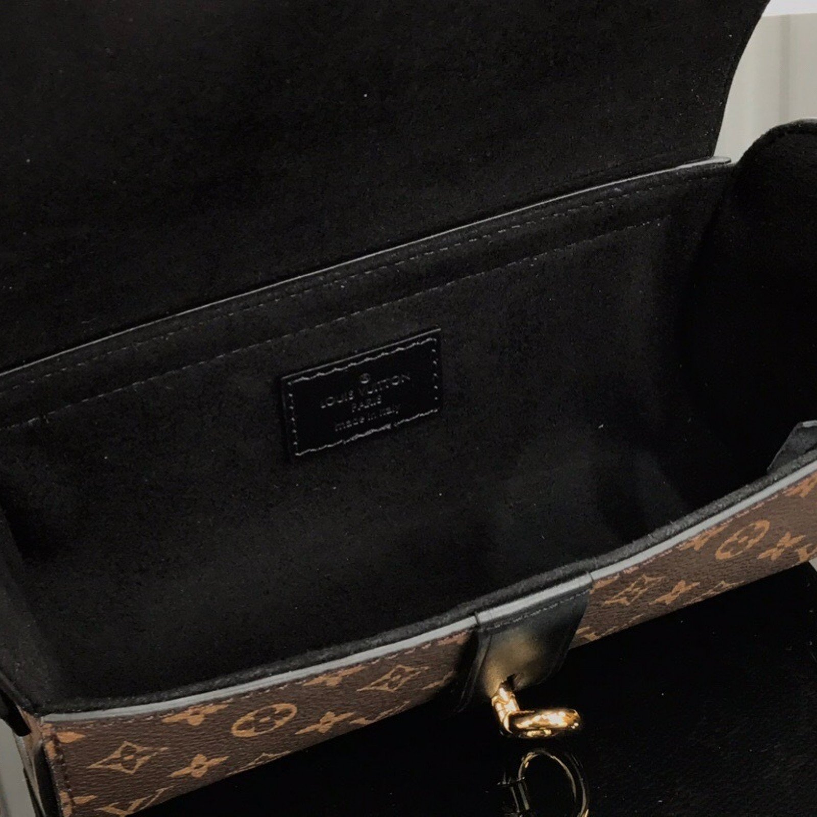LV GLASSES CASE M43903