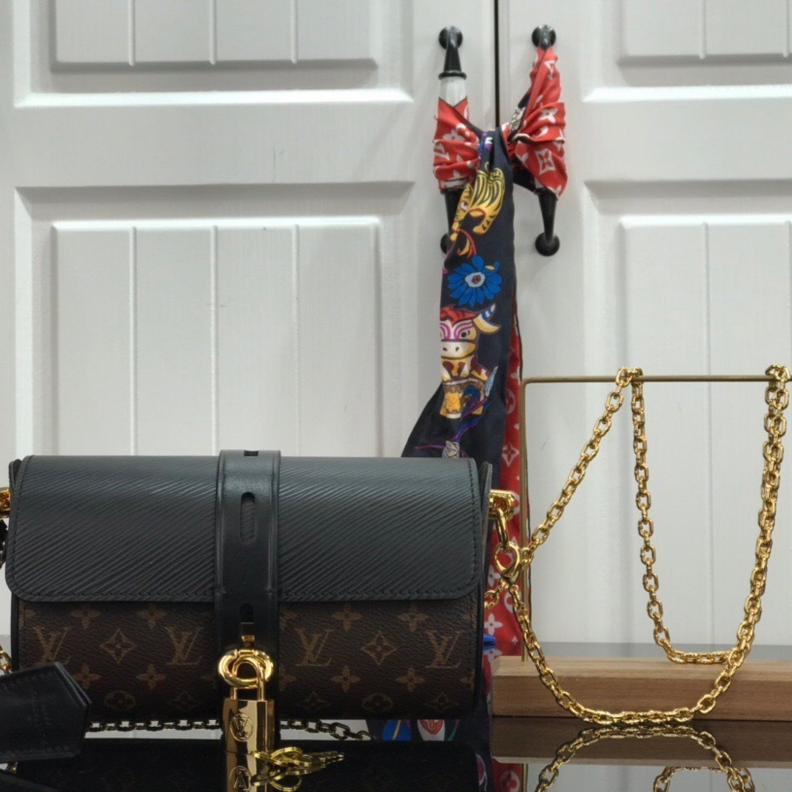 LV GLASSES CASE M43903