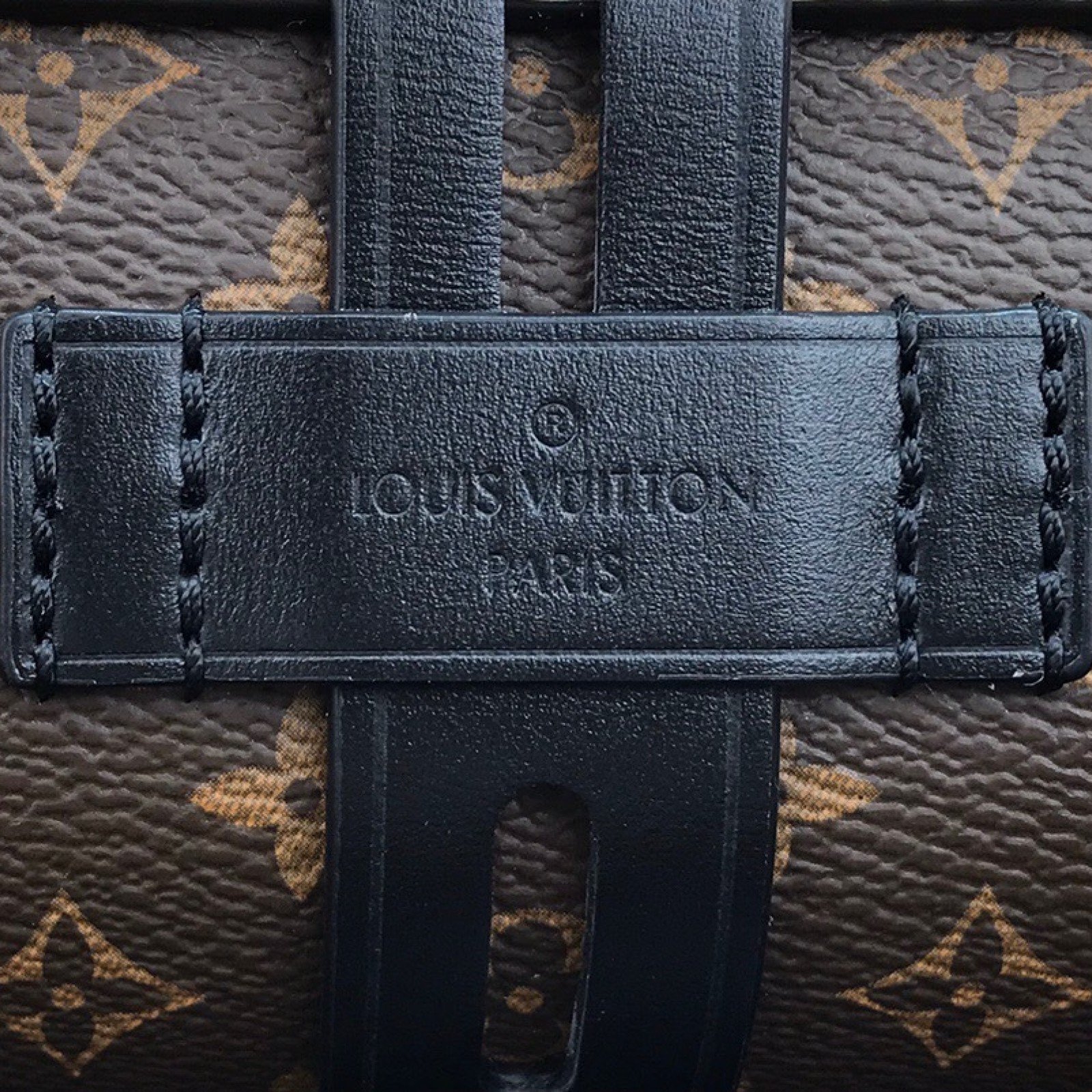 LV GLASSES CASE M43903