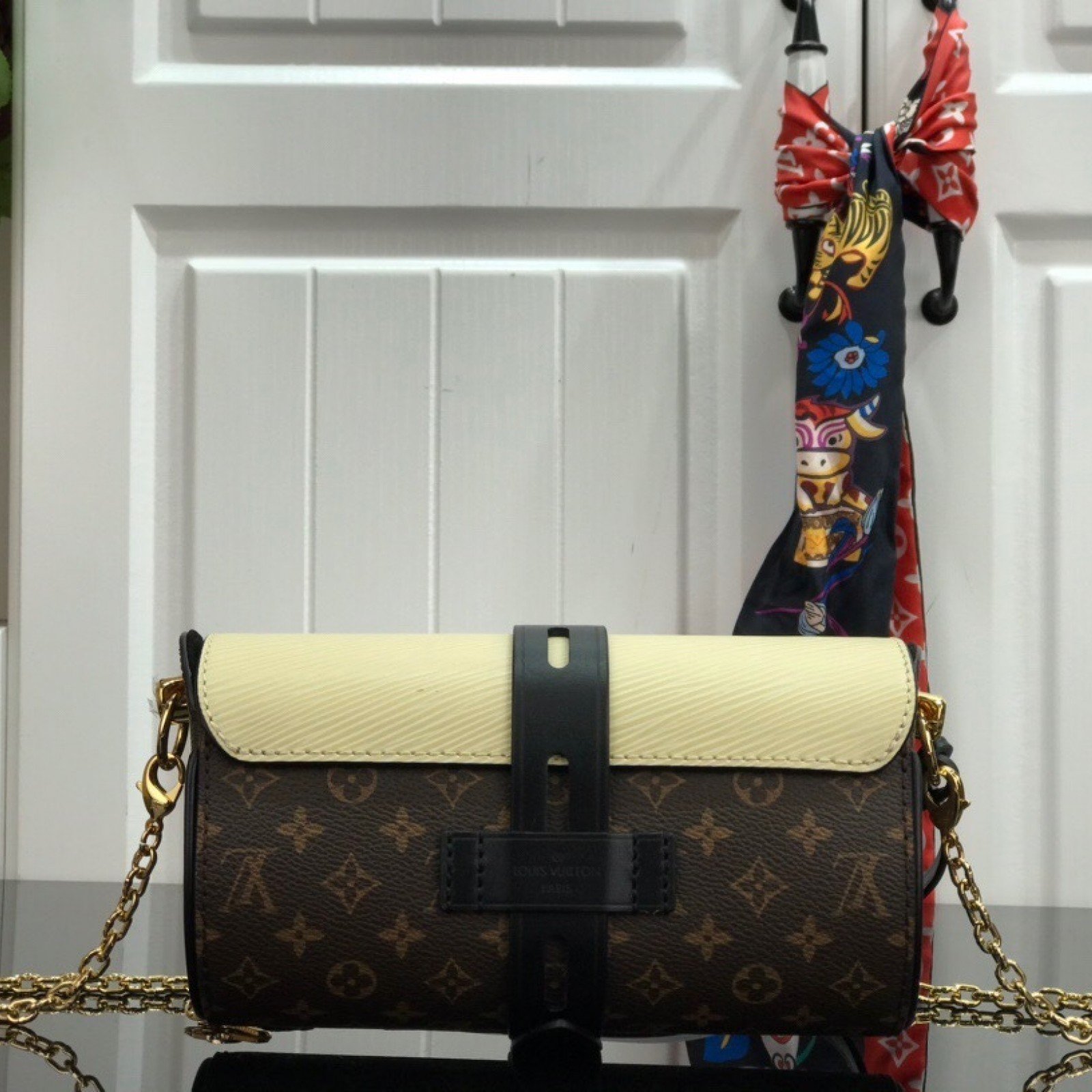 LV GLASSES CASE M43903
