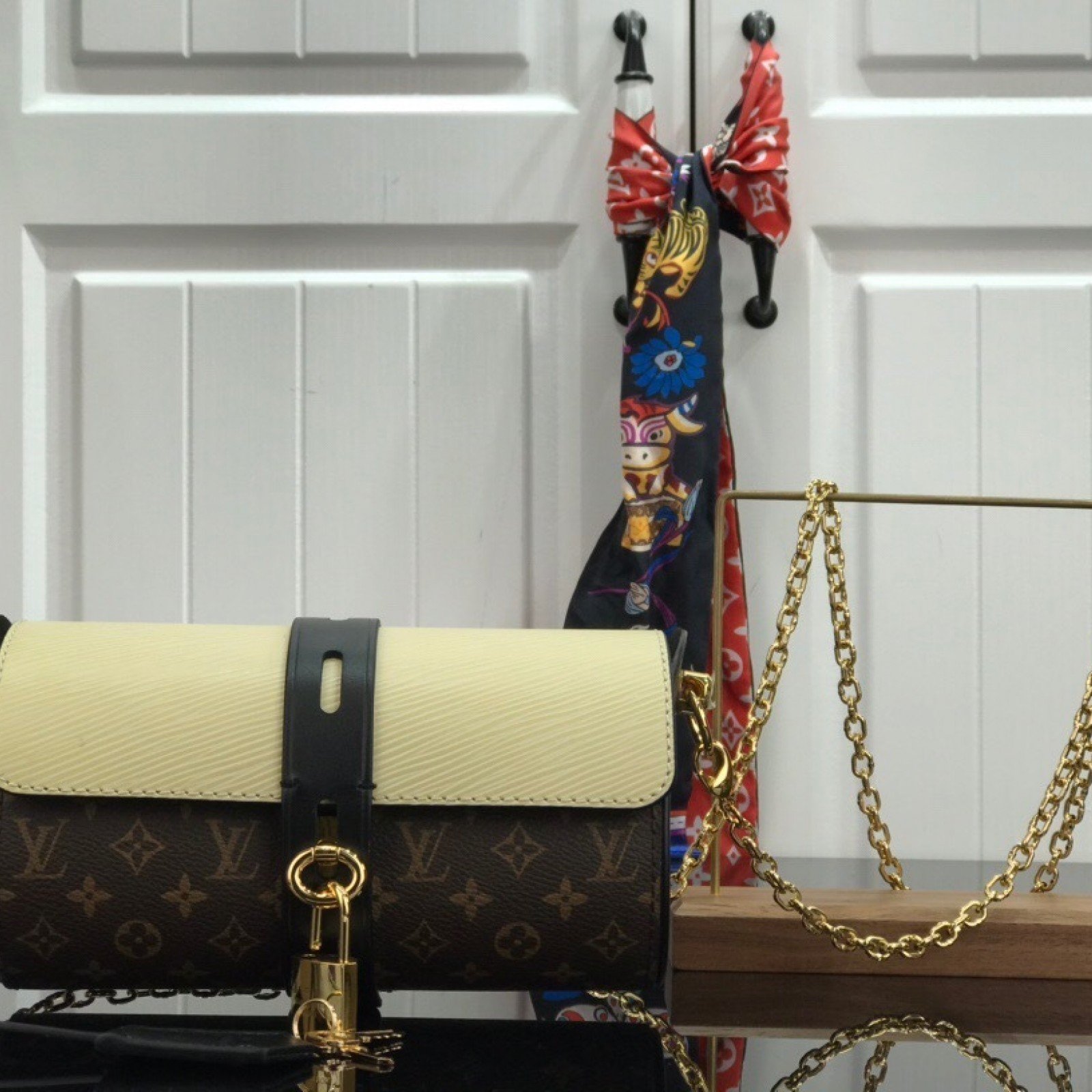 LV GLASSES CASE M43903