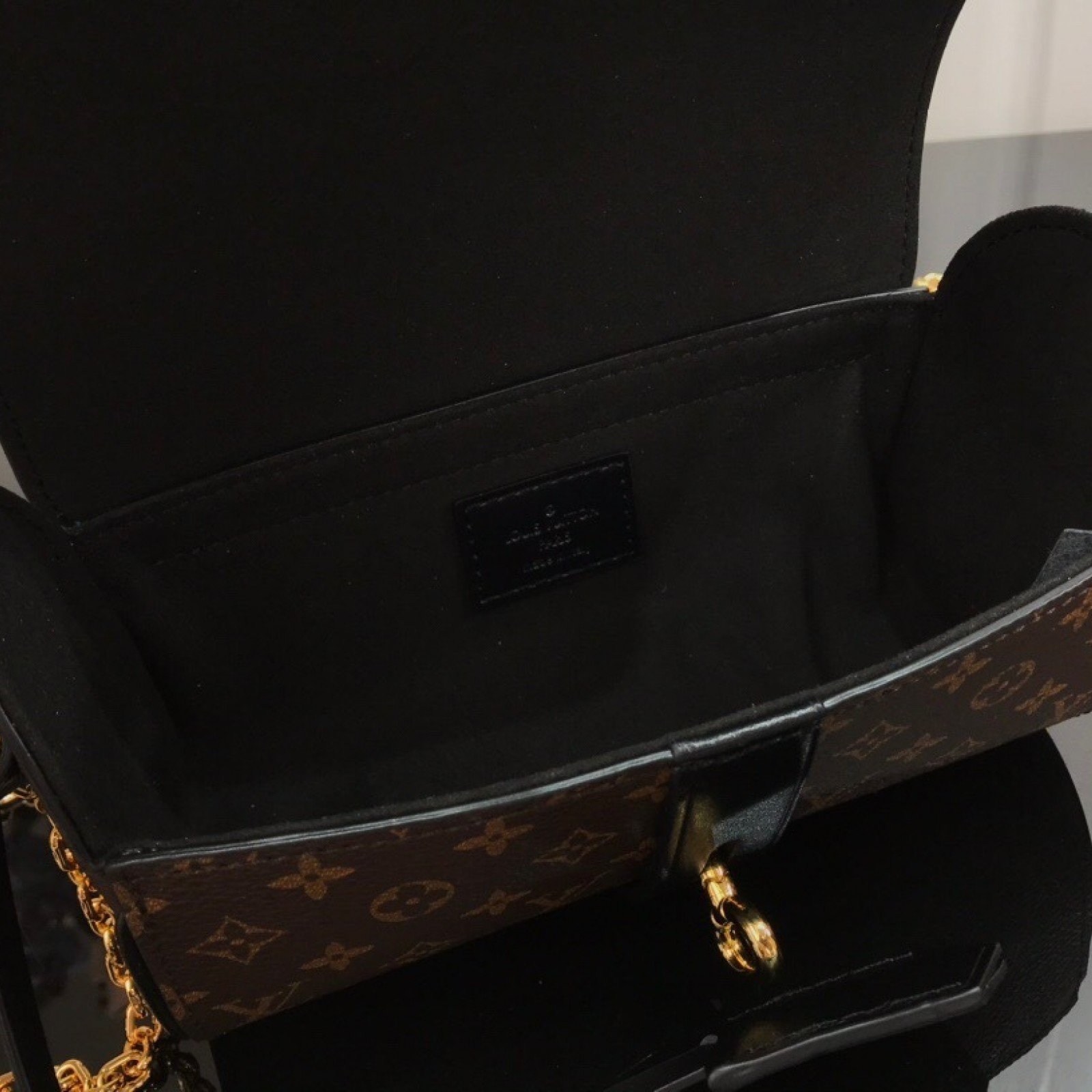 LV GLASSES CASE M43903