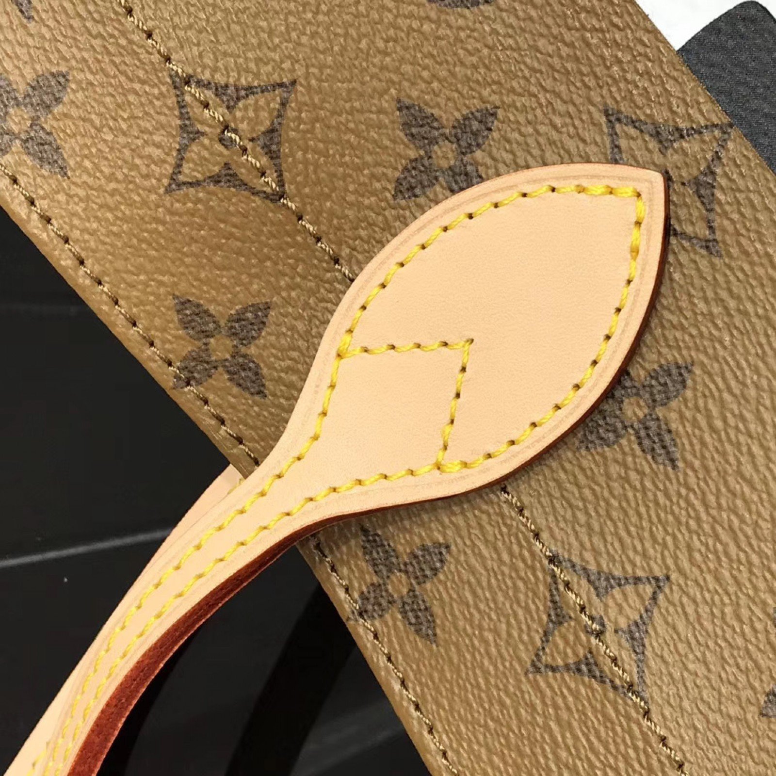 LV GRACEFUL BAG M44778