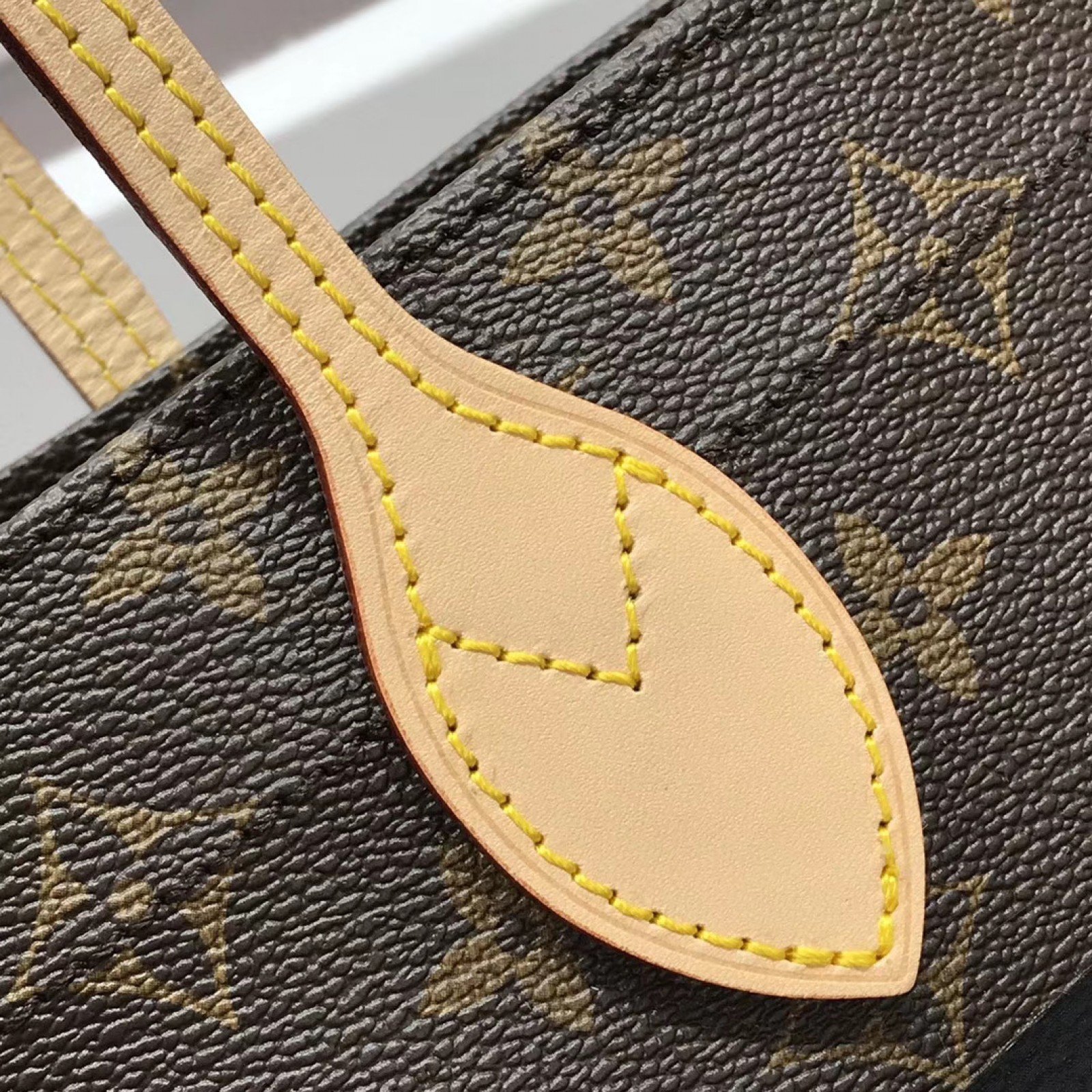 LV GRACEFUL BAG M44778