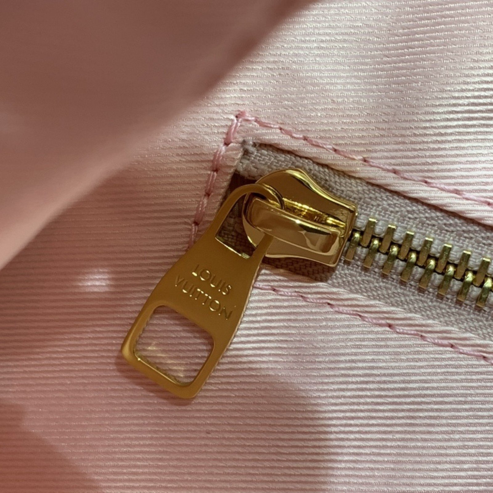 LV GRACEFUL N42233