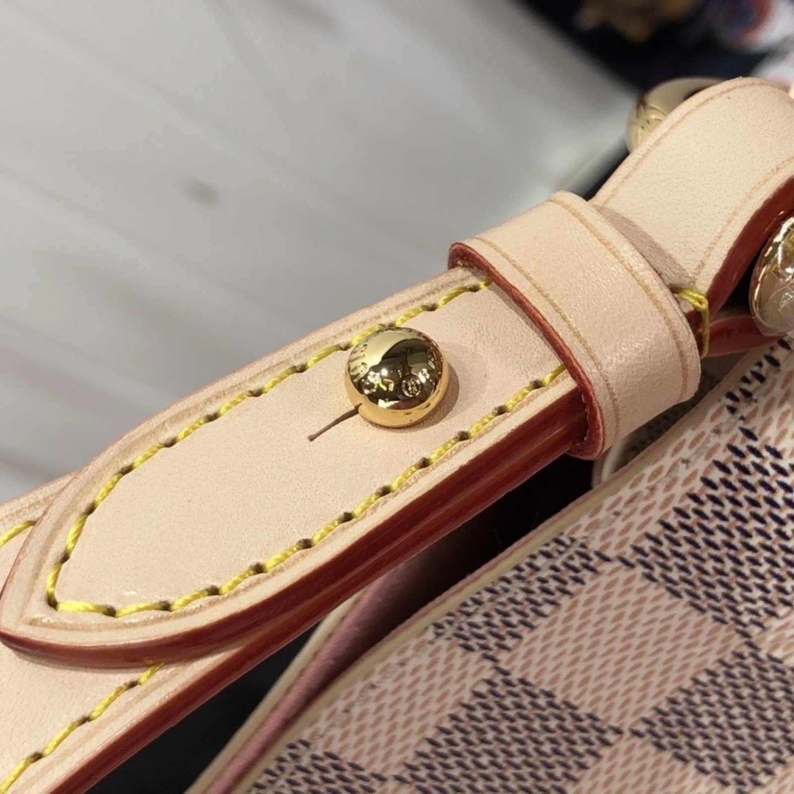 LV GRACEFUL N42233