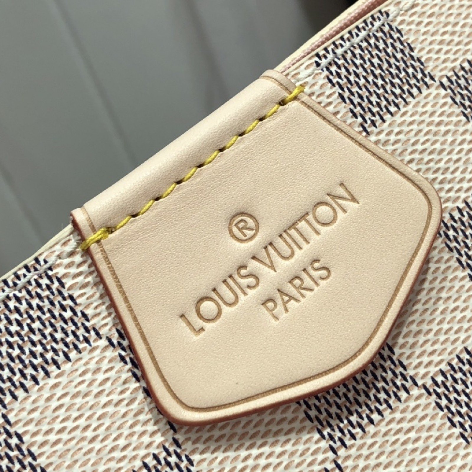LV GRACEFUL N42233