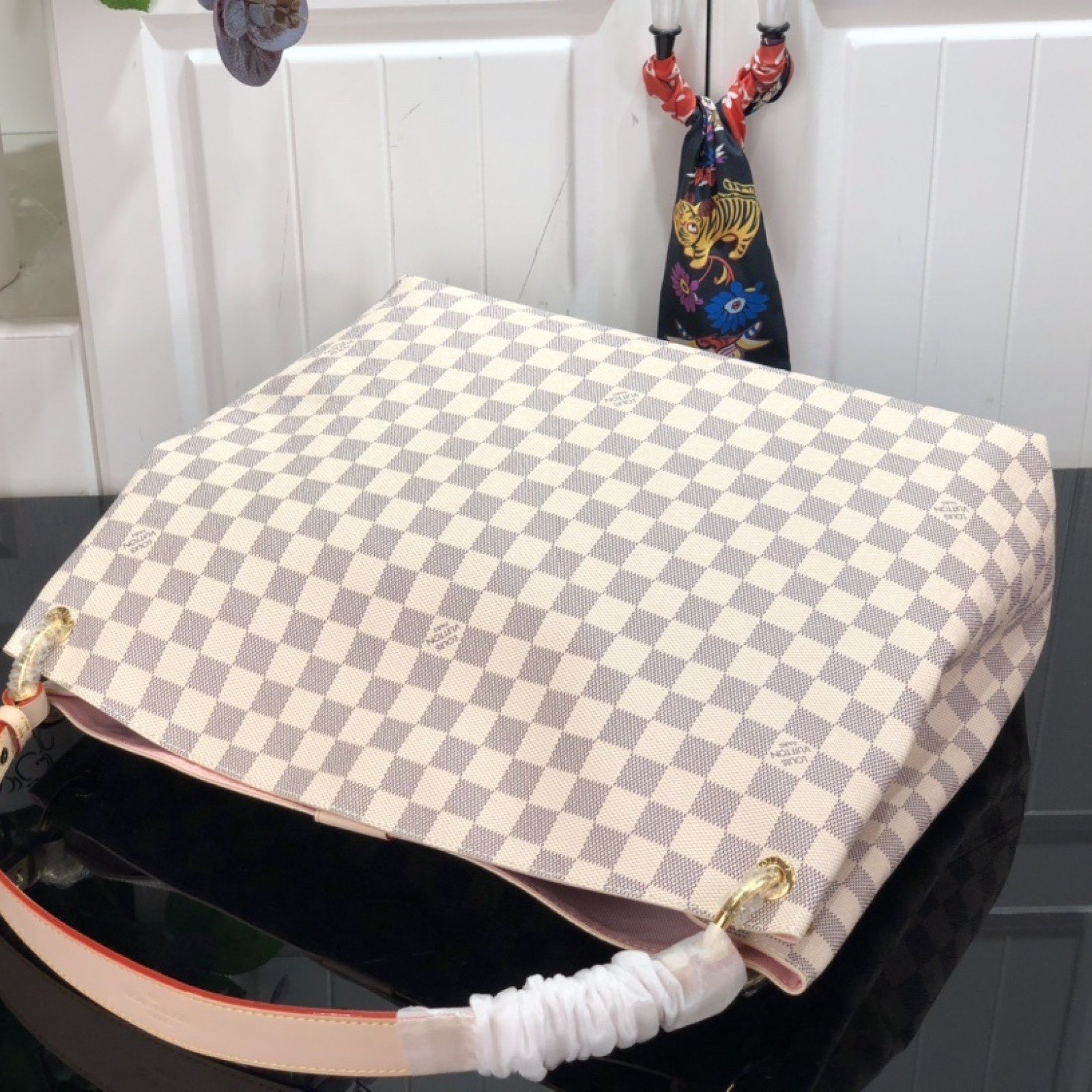 LV GRACEFUL N42233