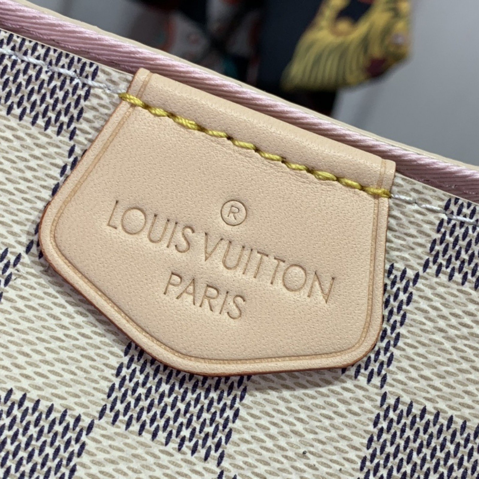 LV GRACEFUL N42233