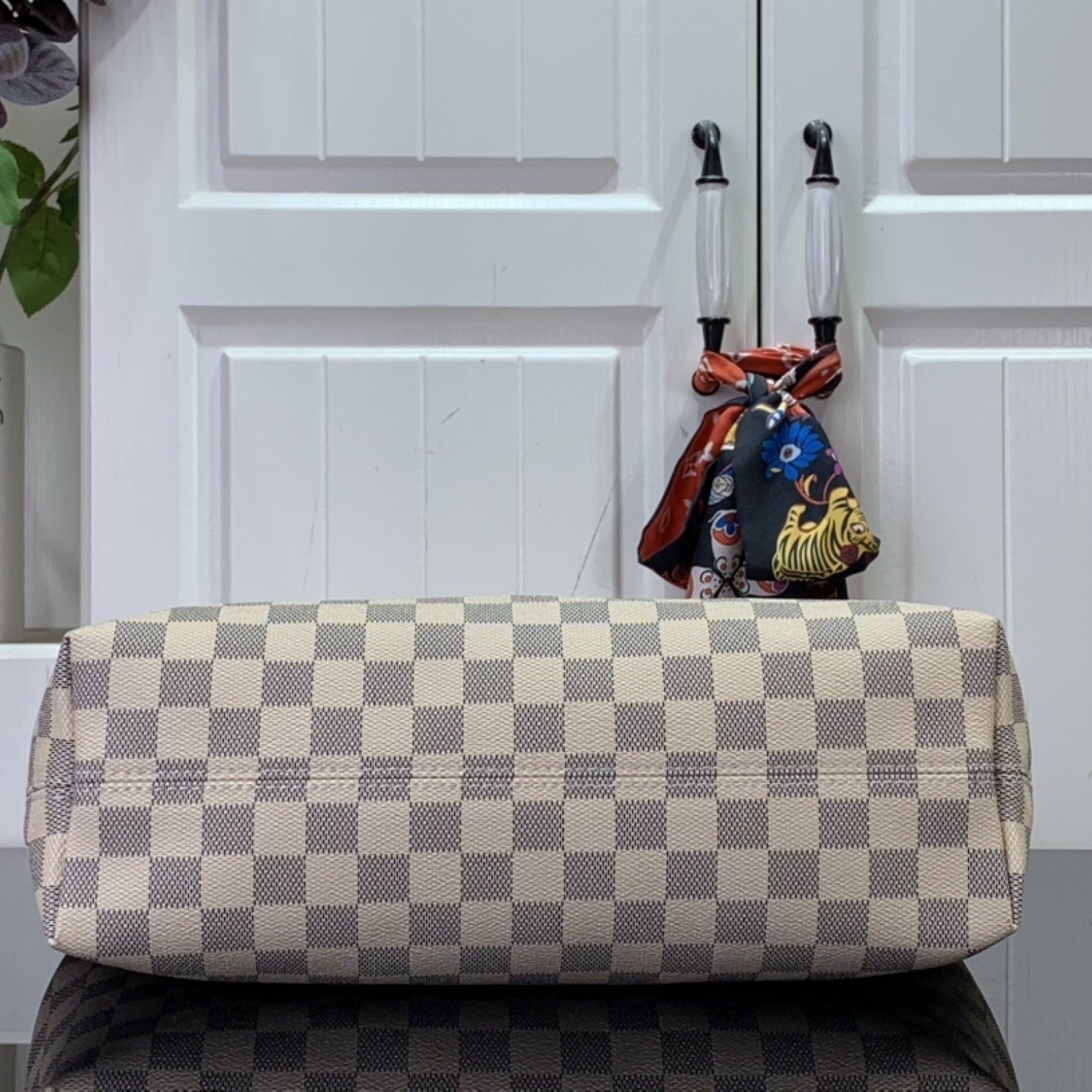 LV GRACEFUL N42233