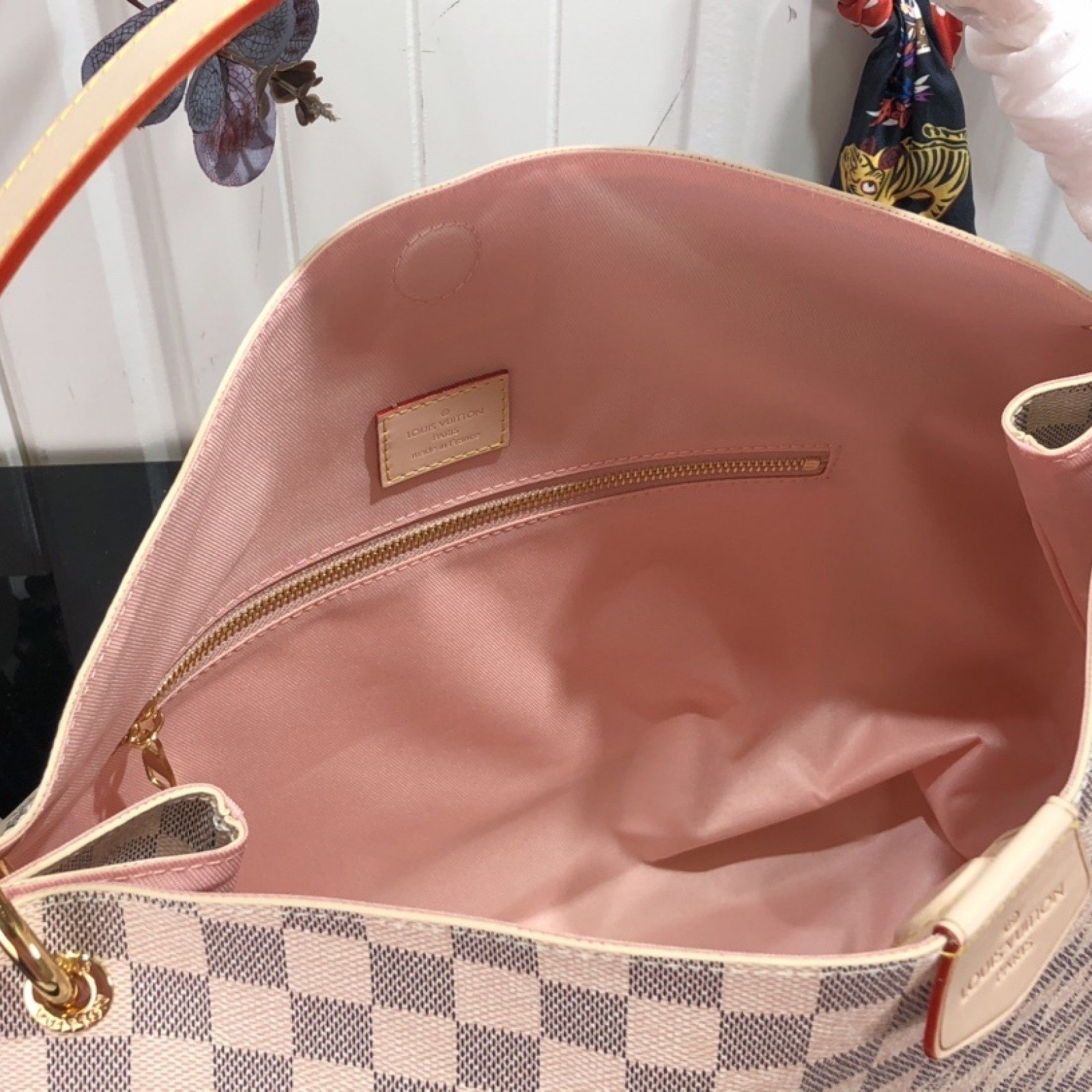LV GRACEFUL N42233