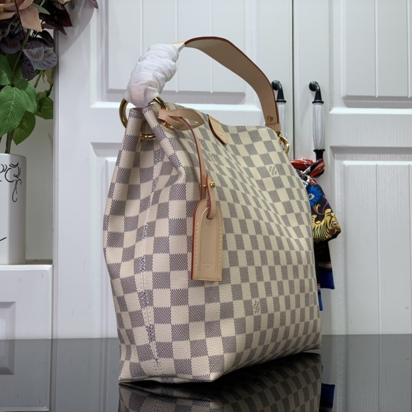 LV GRACEFUL N42233