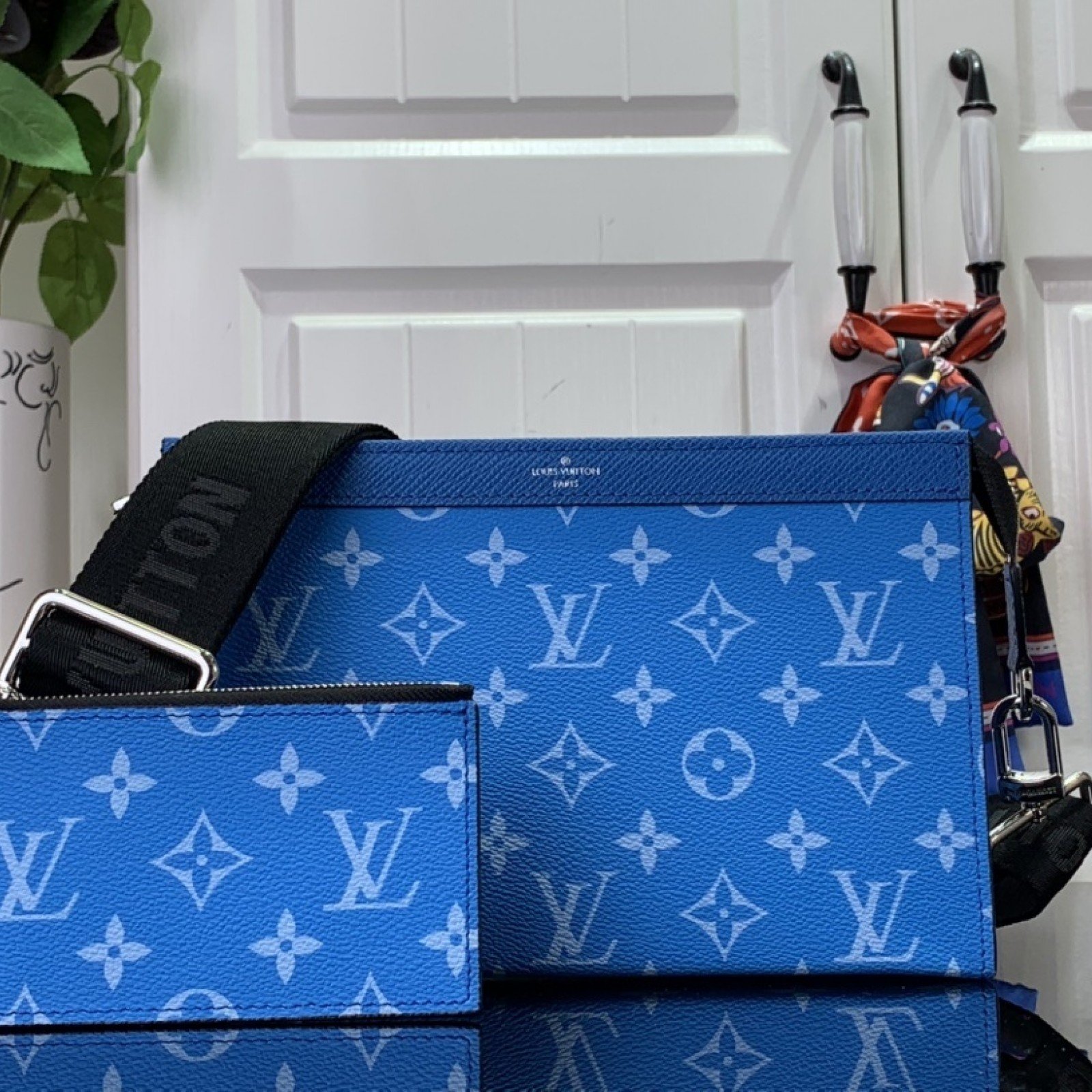LV Gaston Wearable Wallet M83099