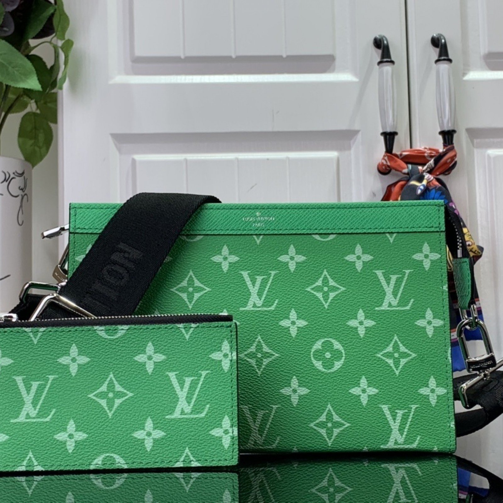 LV Gaston Wearable Wallet M83099