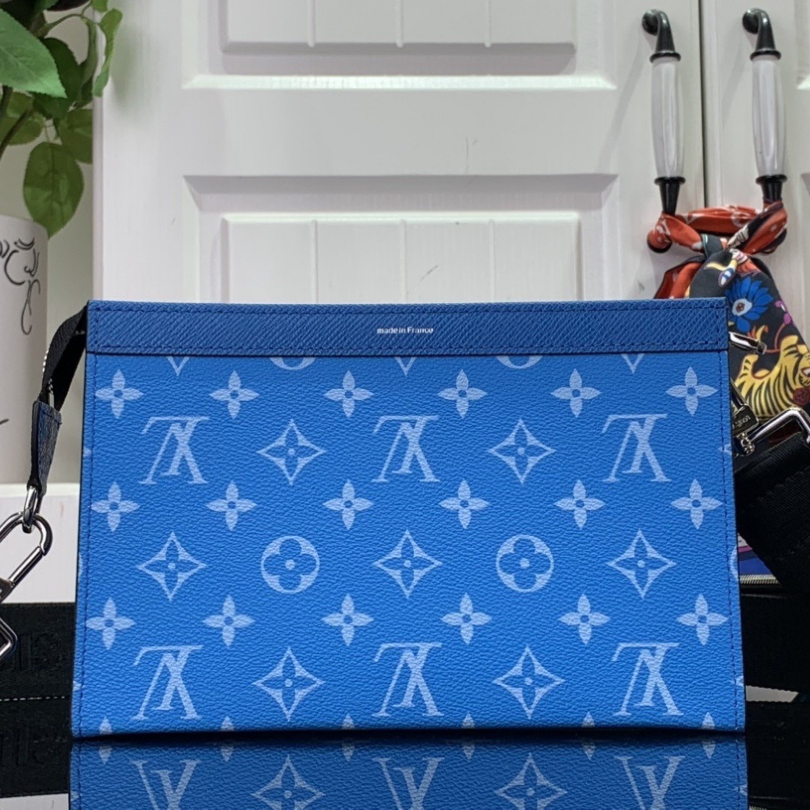 LV Gaston Wearable Wallet M83099