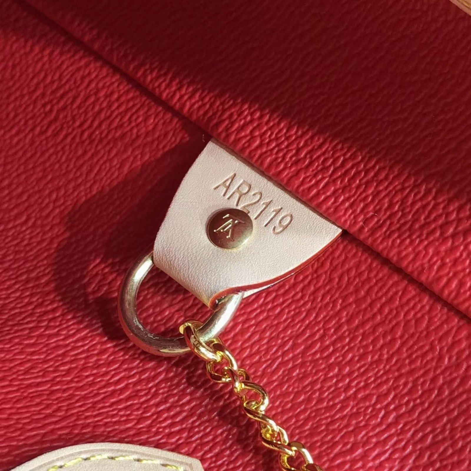 LV HANDBAG M42238YT