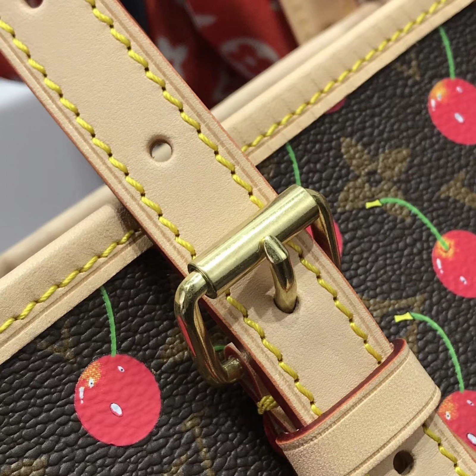 LV HANDBAG M42238YT