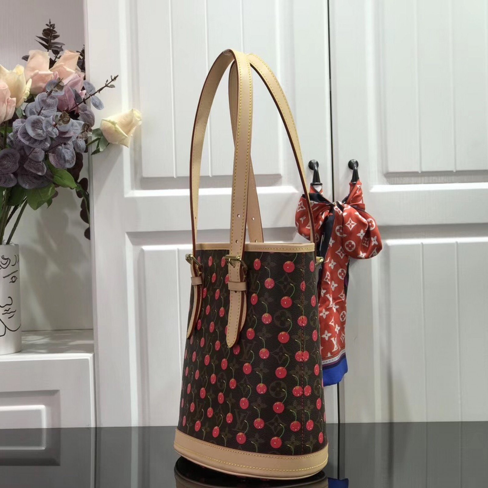 LV HANDBAG M42238YT