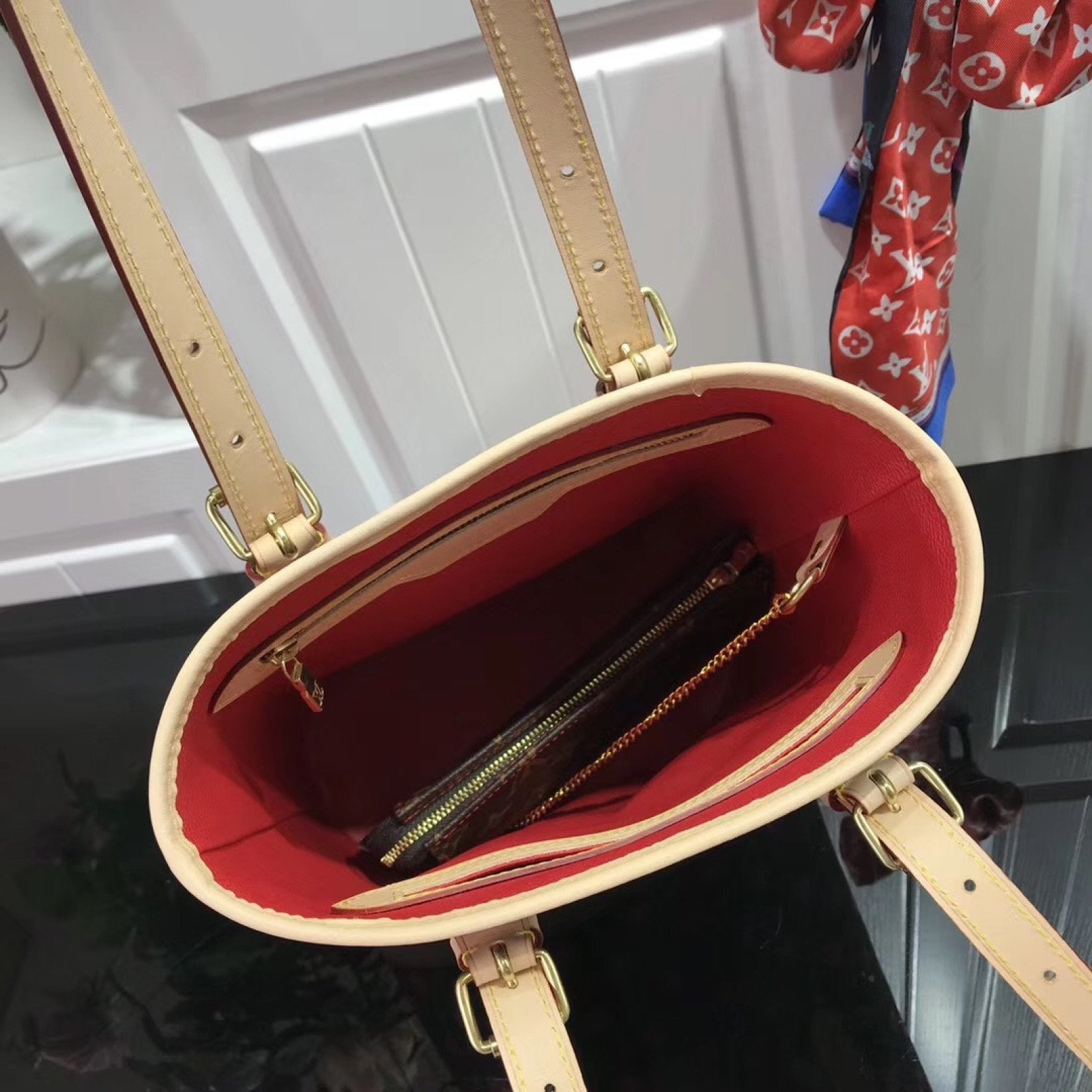 LV HANDBAG M42238YT