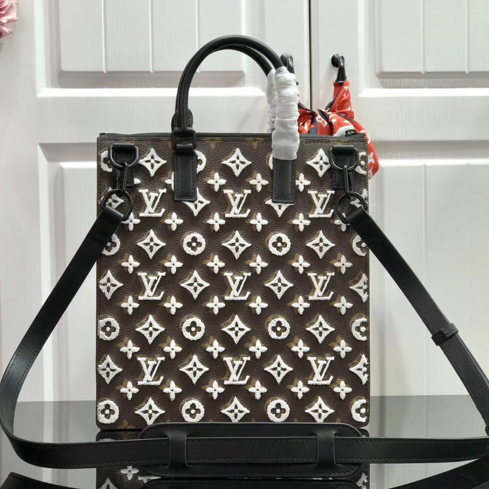 LV HANDBAG M44476