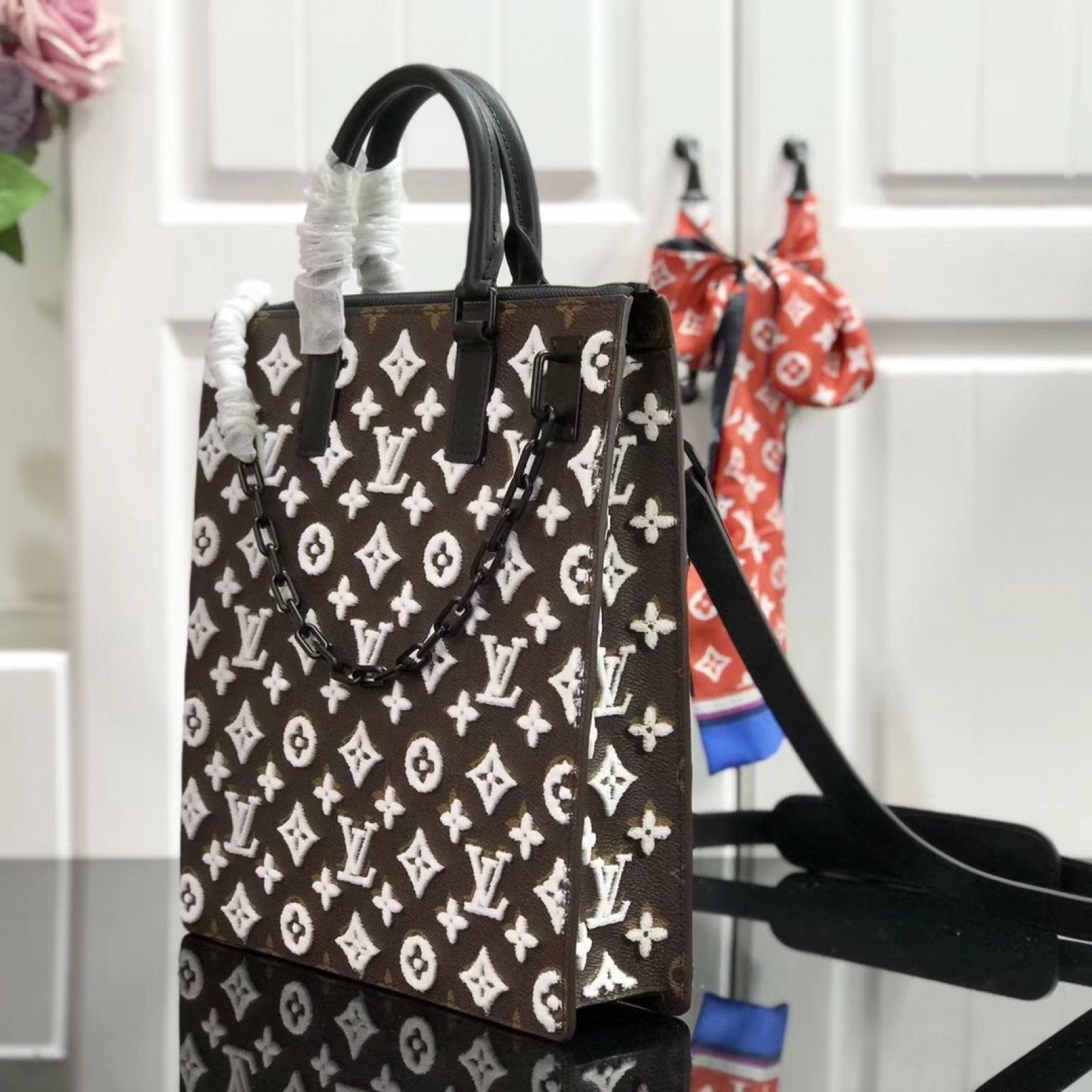 LV HANDBAG M44476