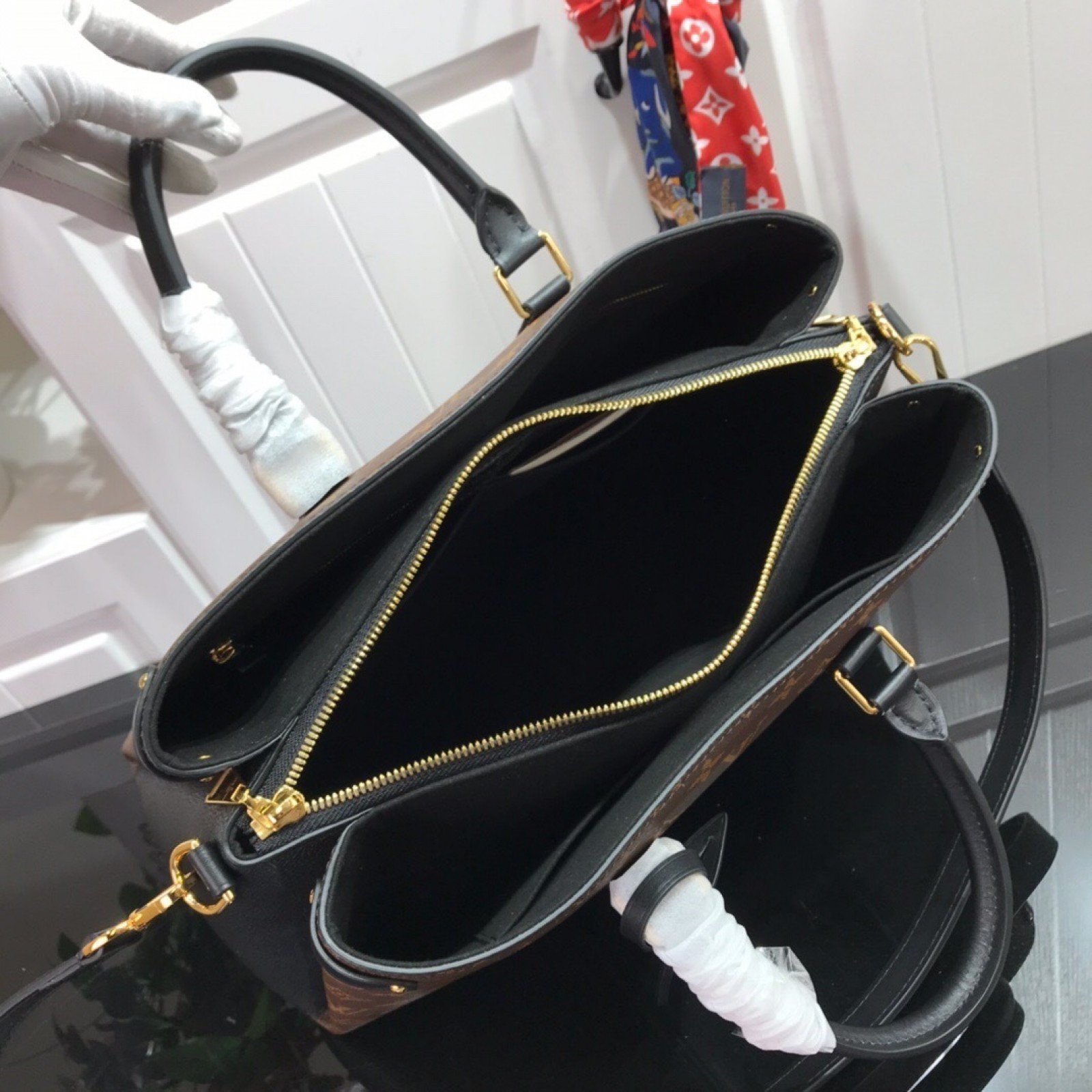 LV HANDBAG M44817