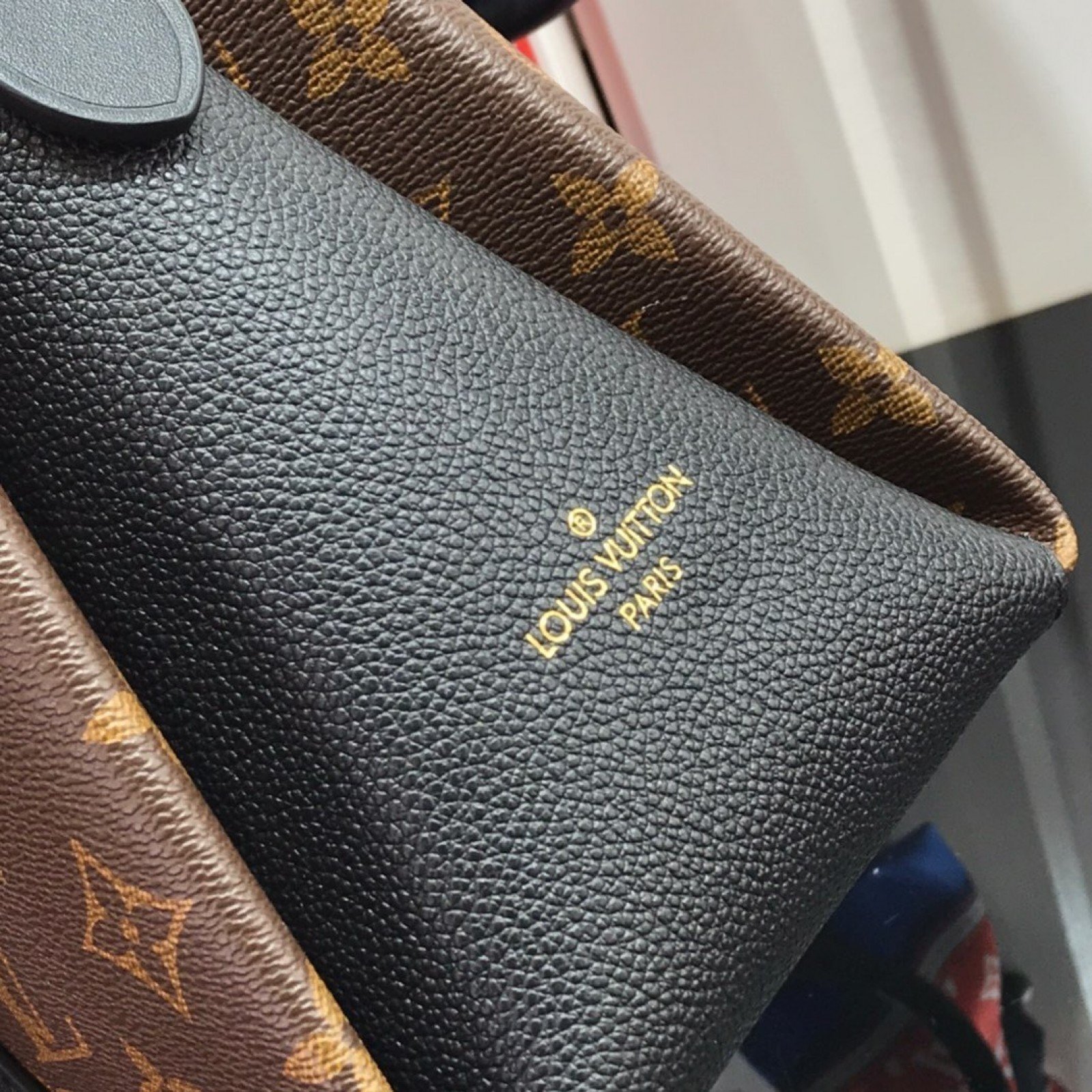 LV HANDBAG M44898