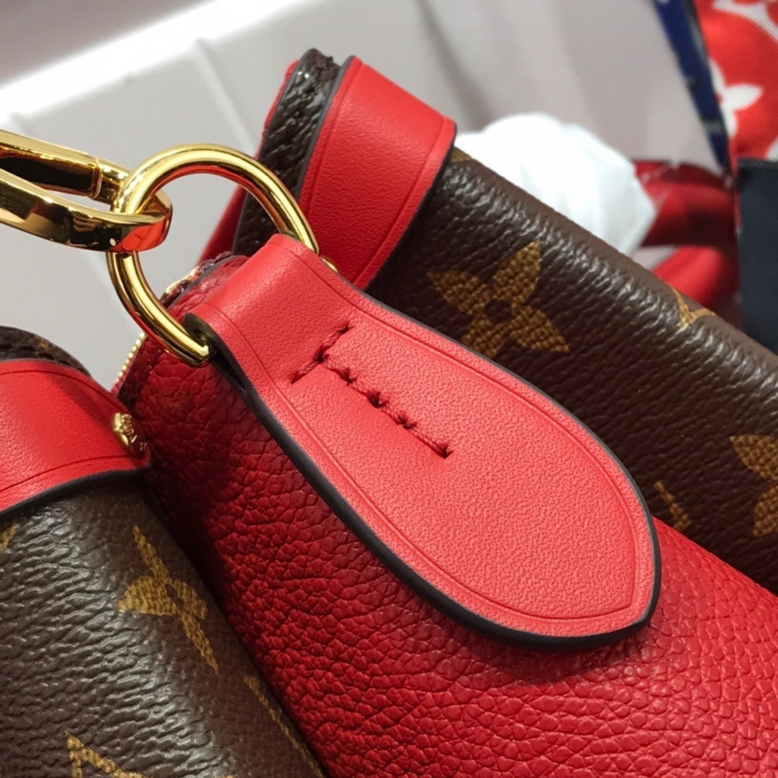 LV HANDBAG M44898