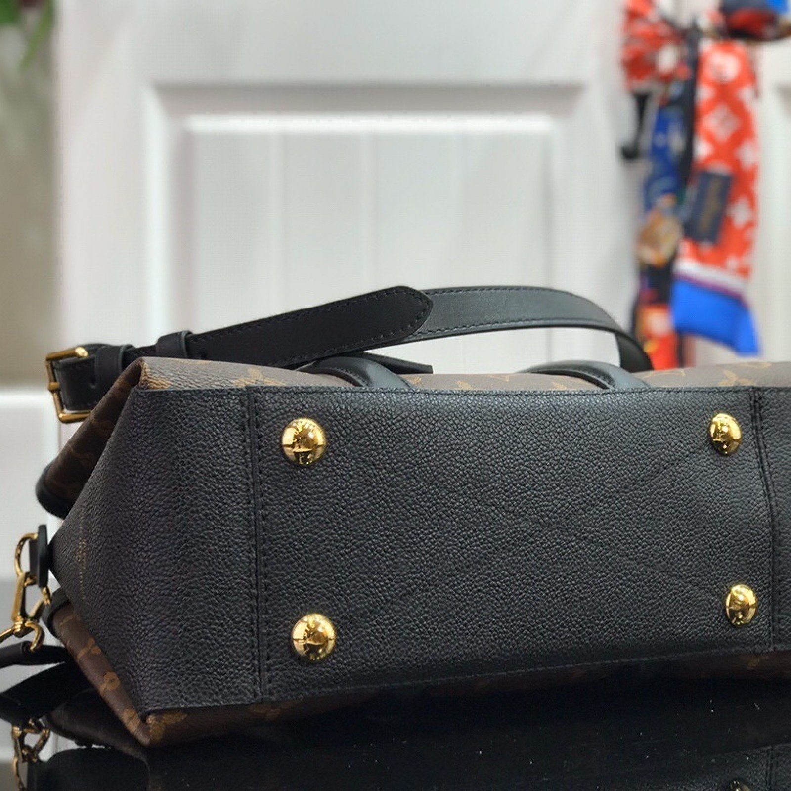 LV HANDBAG M44898