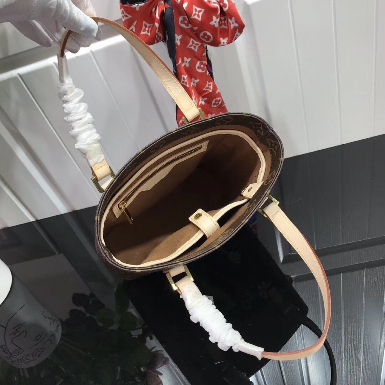 LV HANDBAG M51172