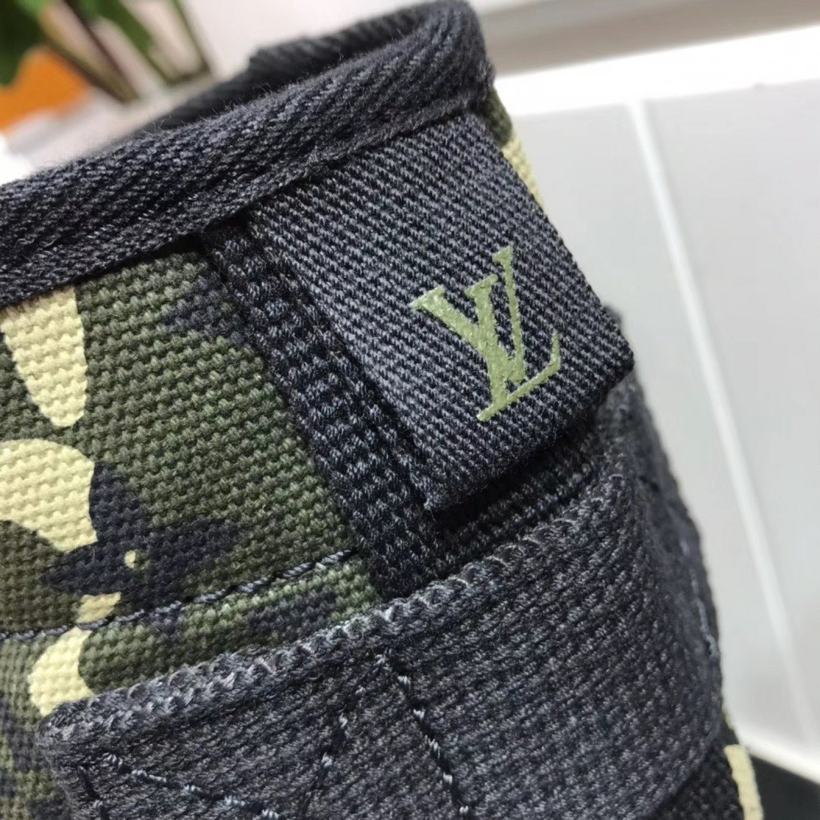 LV HANDBAG M95783