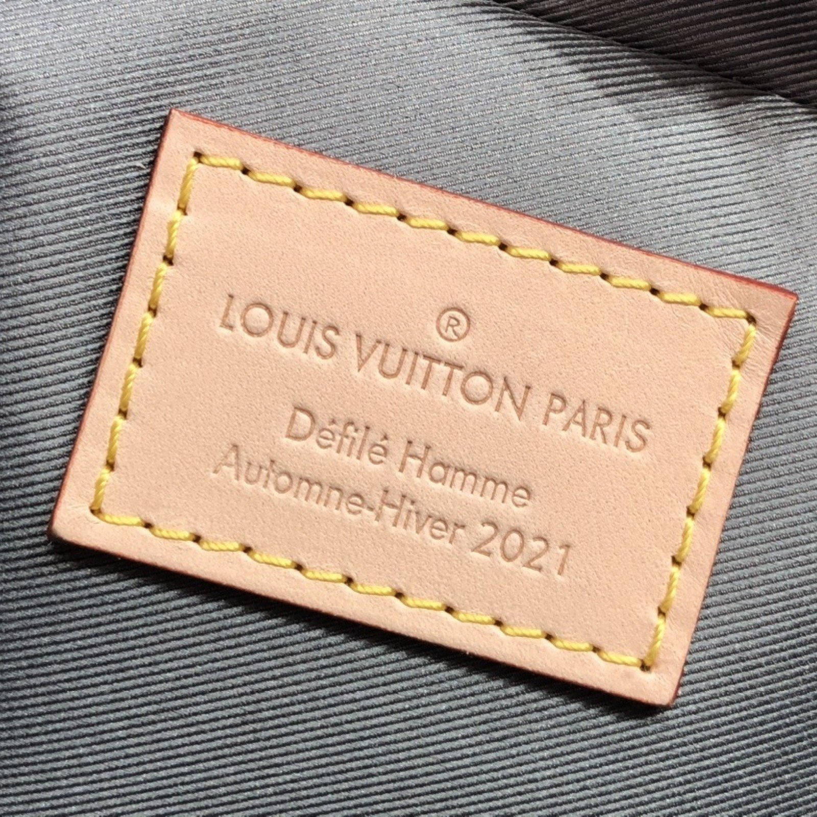 LV HANDLE TRUNK M45885