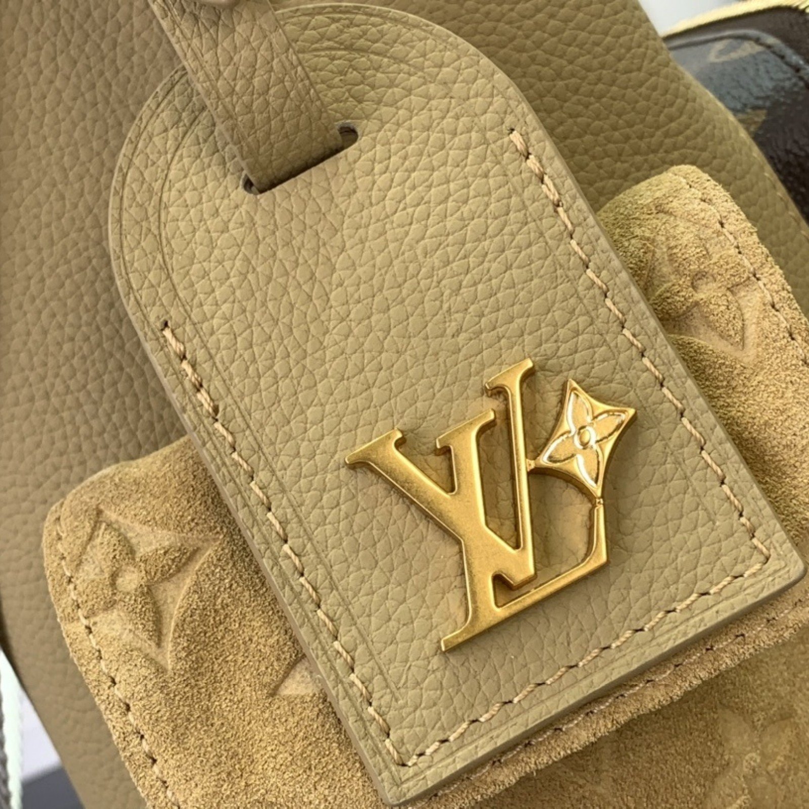 LV HOBO CARGO m12697