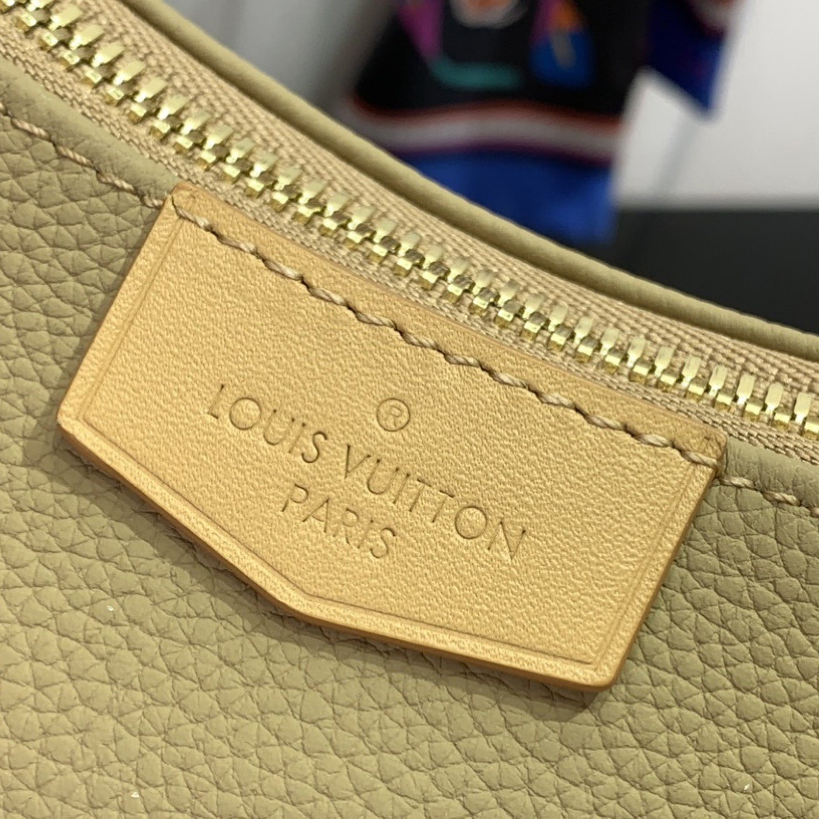 LV HOBO CARGO m12697